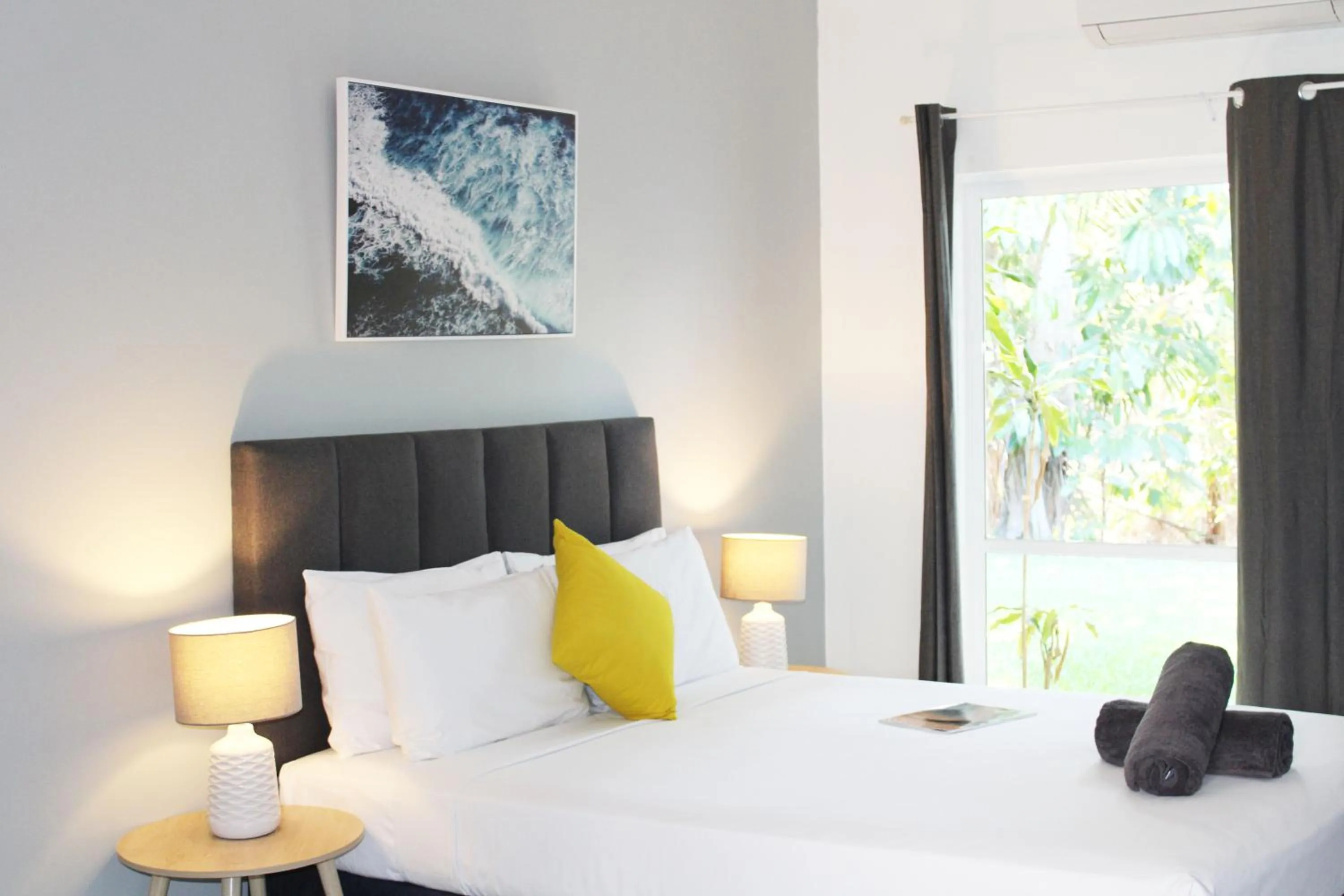 Bedroom, Bed in Coral Beach Lodge