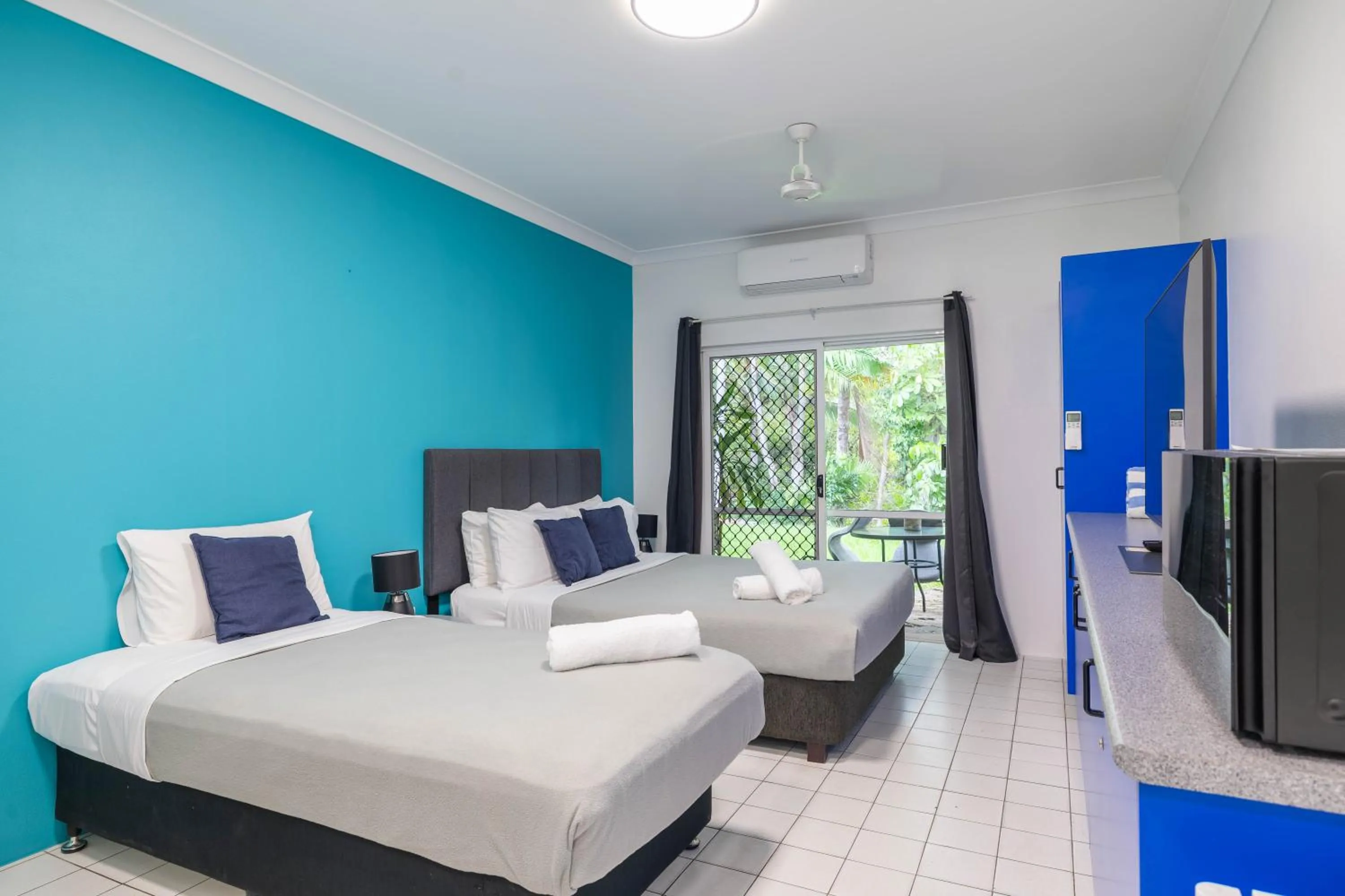 Photo of the whole room, Bed in Coral Beach Lodge