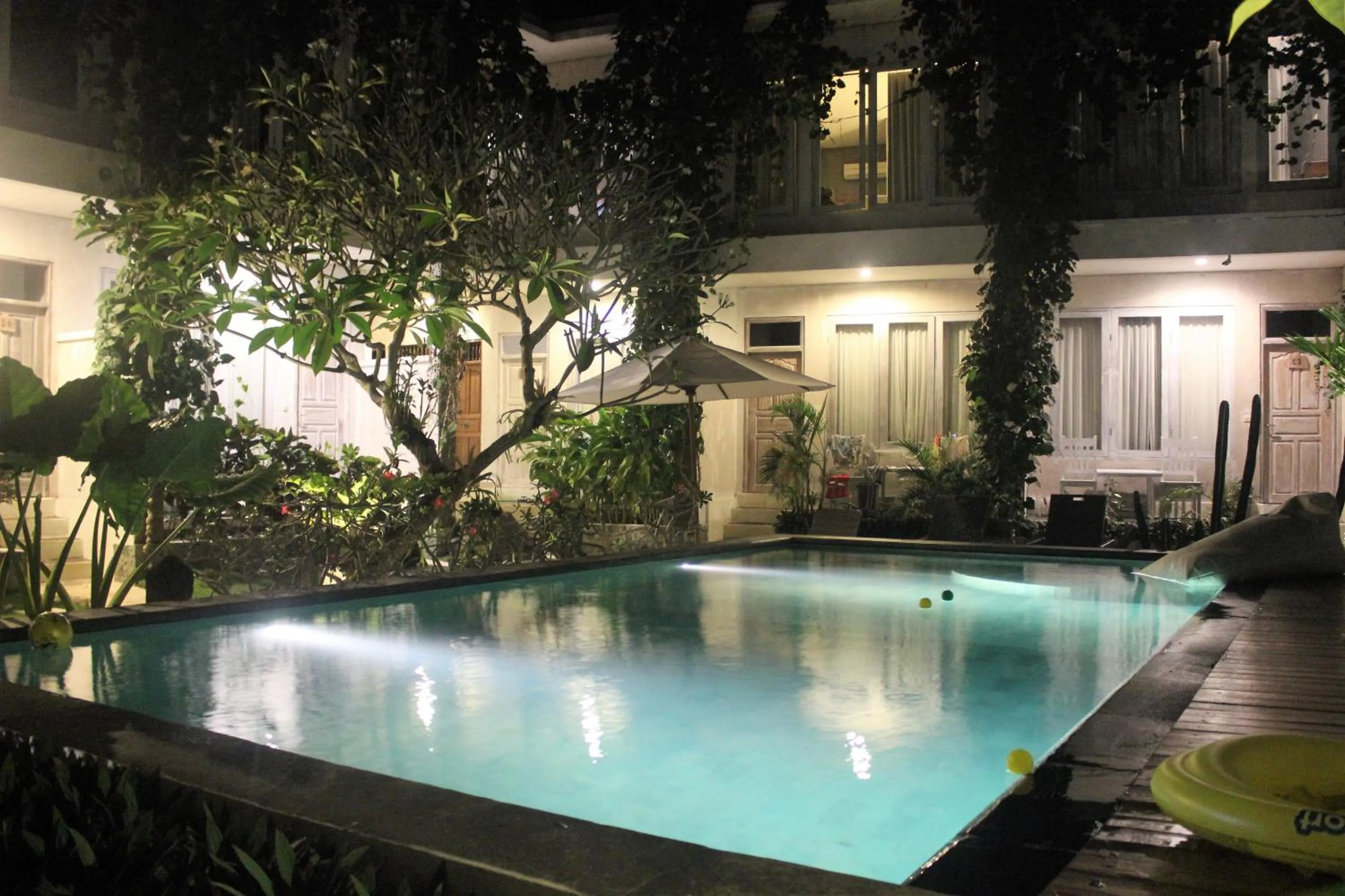 Swimming pool in Bingin Inn