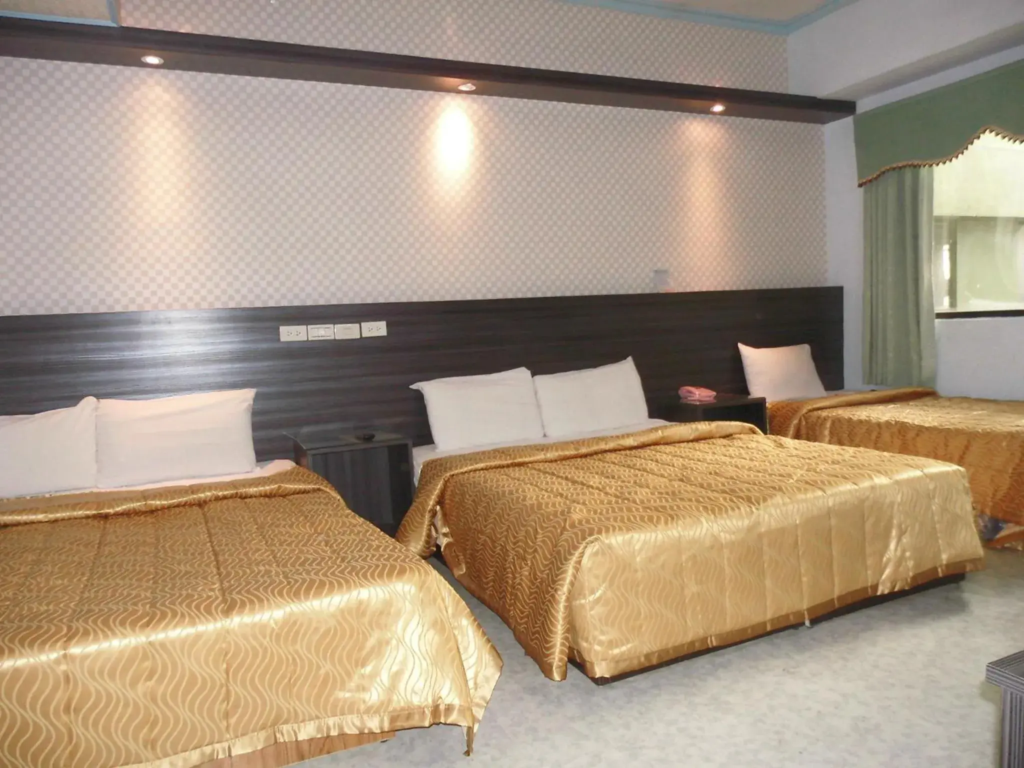 Standard Family Room (5 Adults) in Modern Plaza Hotel Standard Family Room (5 Adults) in Modern Plaza Hotel