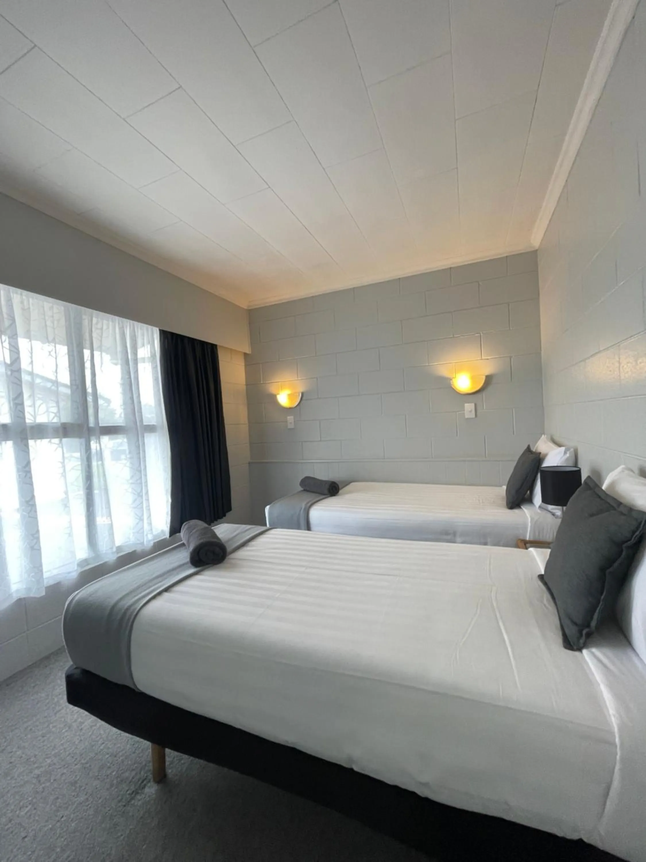 Bedroom, Bed in Kensington Motel