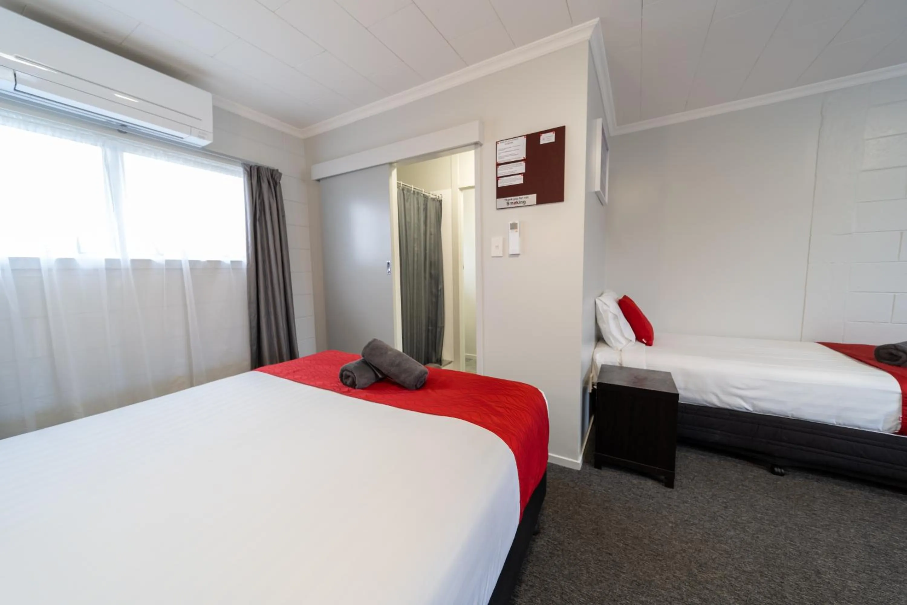 Bed in Kensington Motel