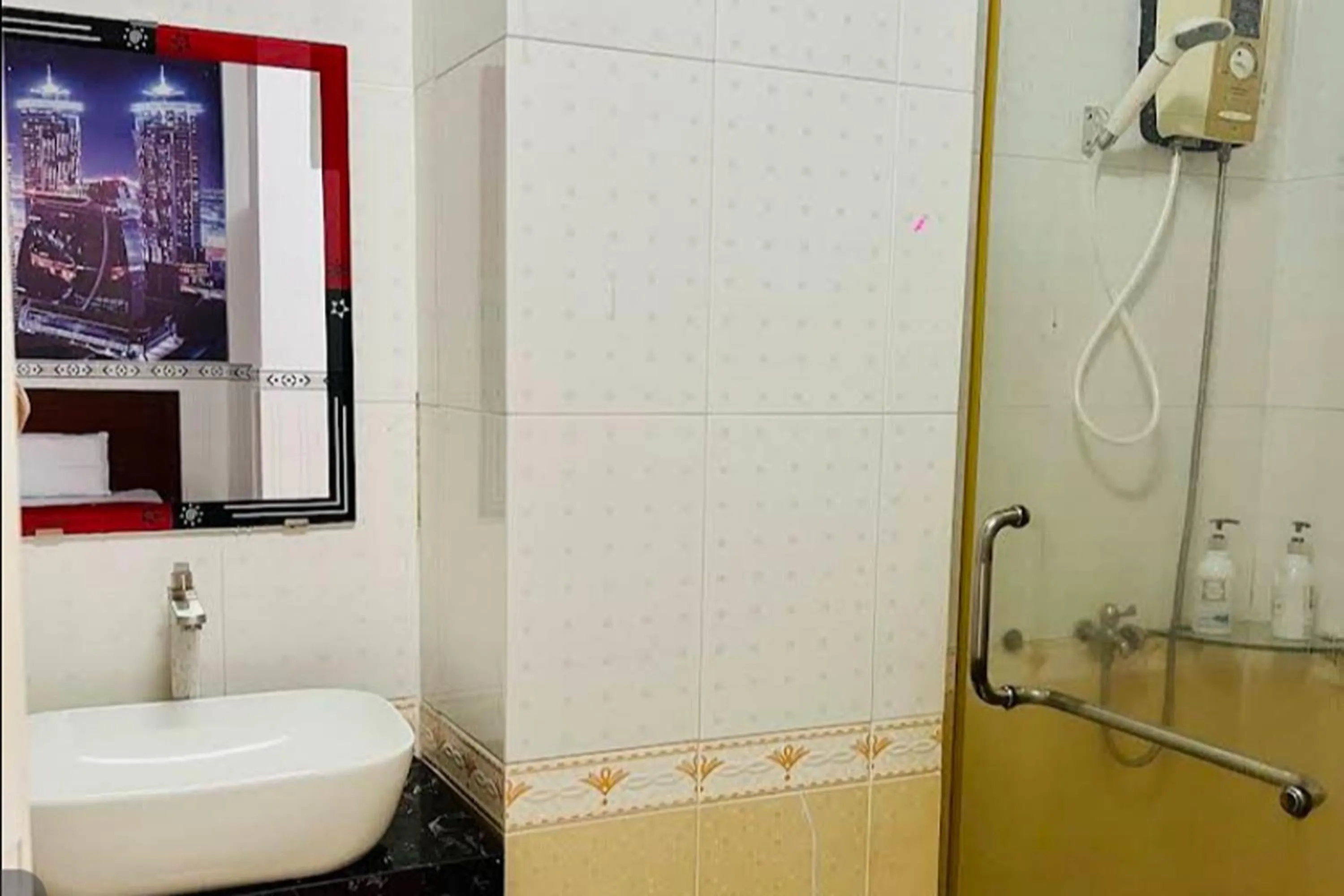 Bathroom in Hung Anh Hotel