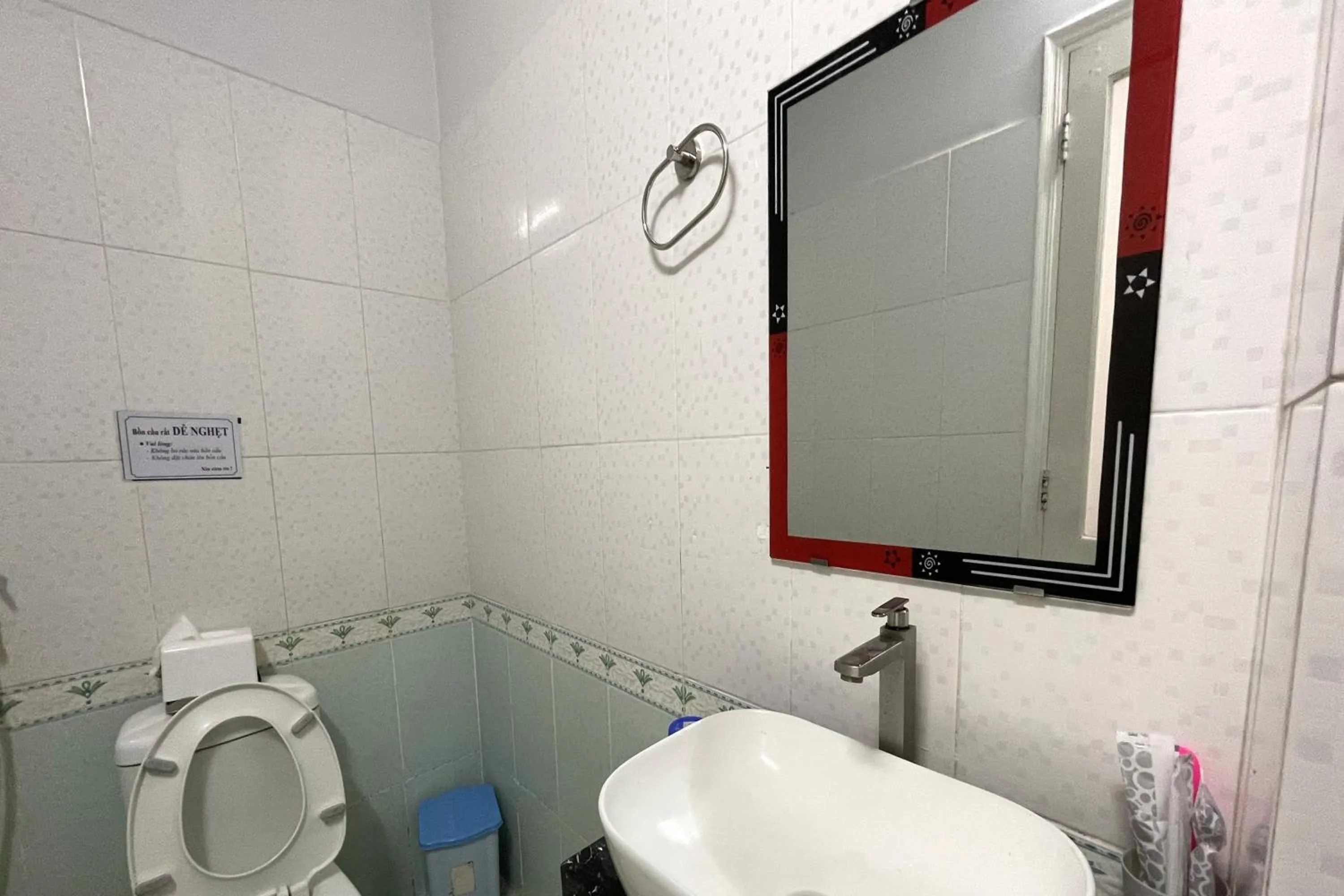 Bathroom in Hung Anh Hotel