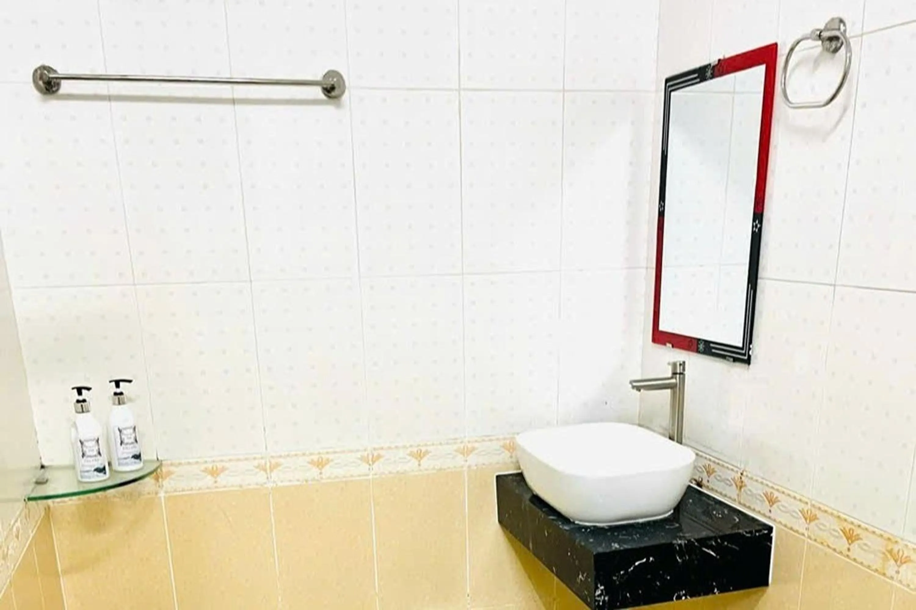 Bathroom in Hung Anh Hotel