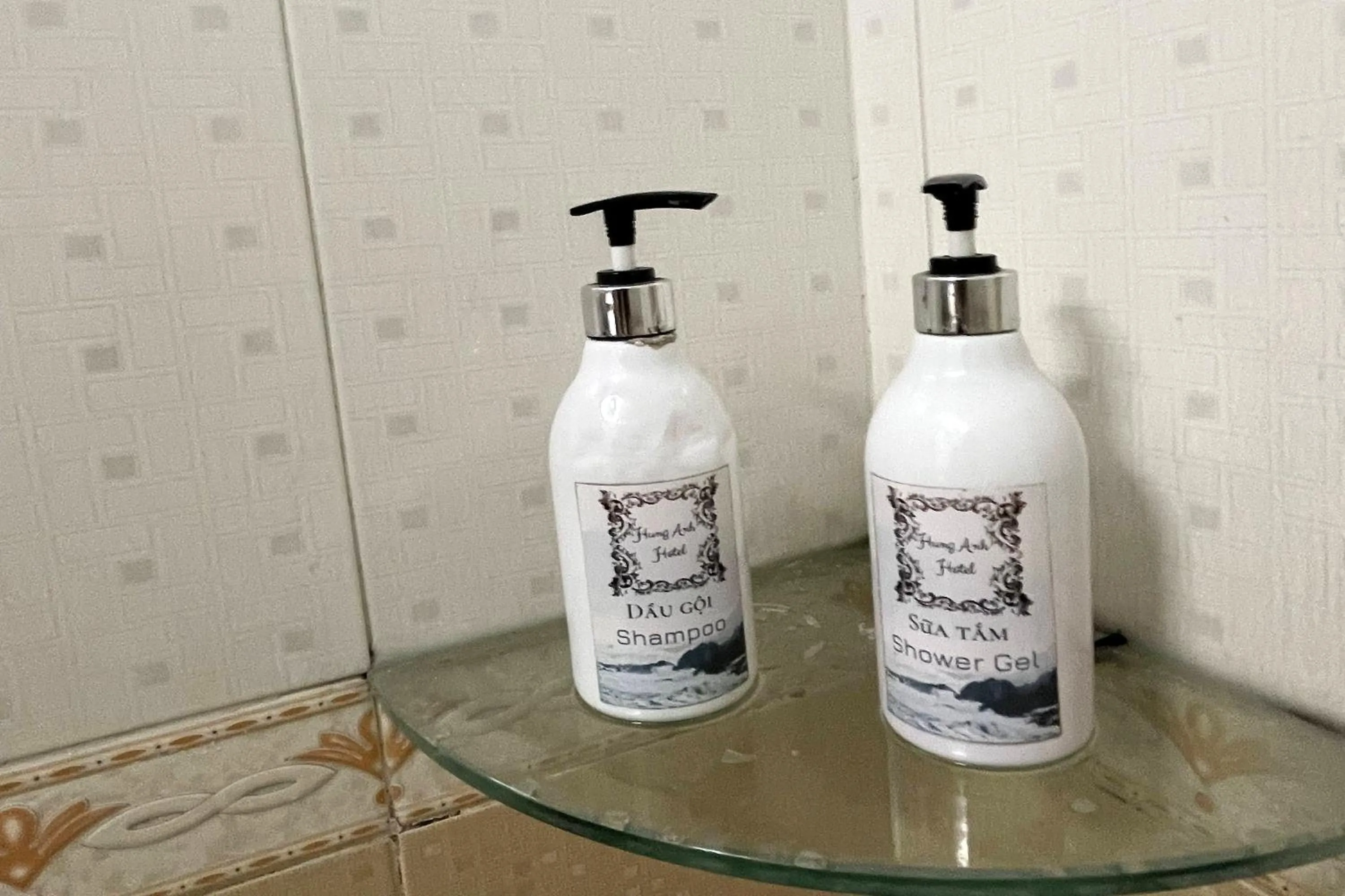 Bathroom in Hung Anh Hotel