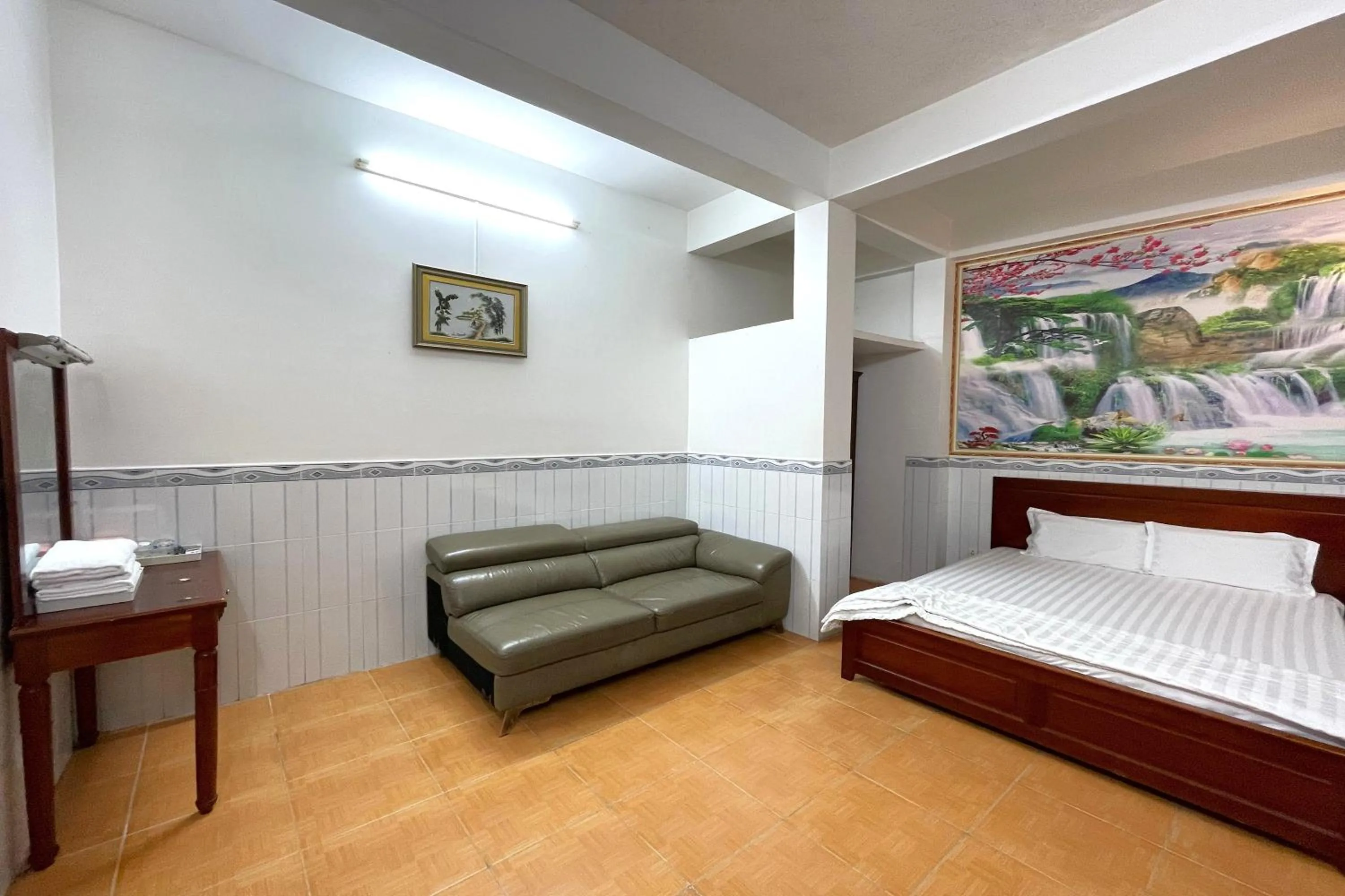 Bedroom, Bed in Hung Anh Hotel