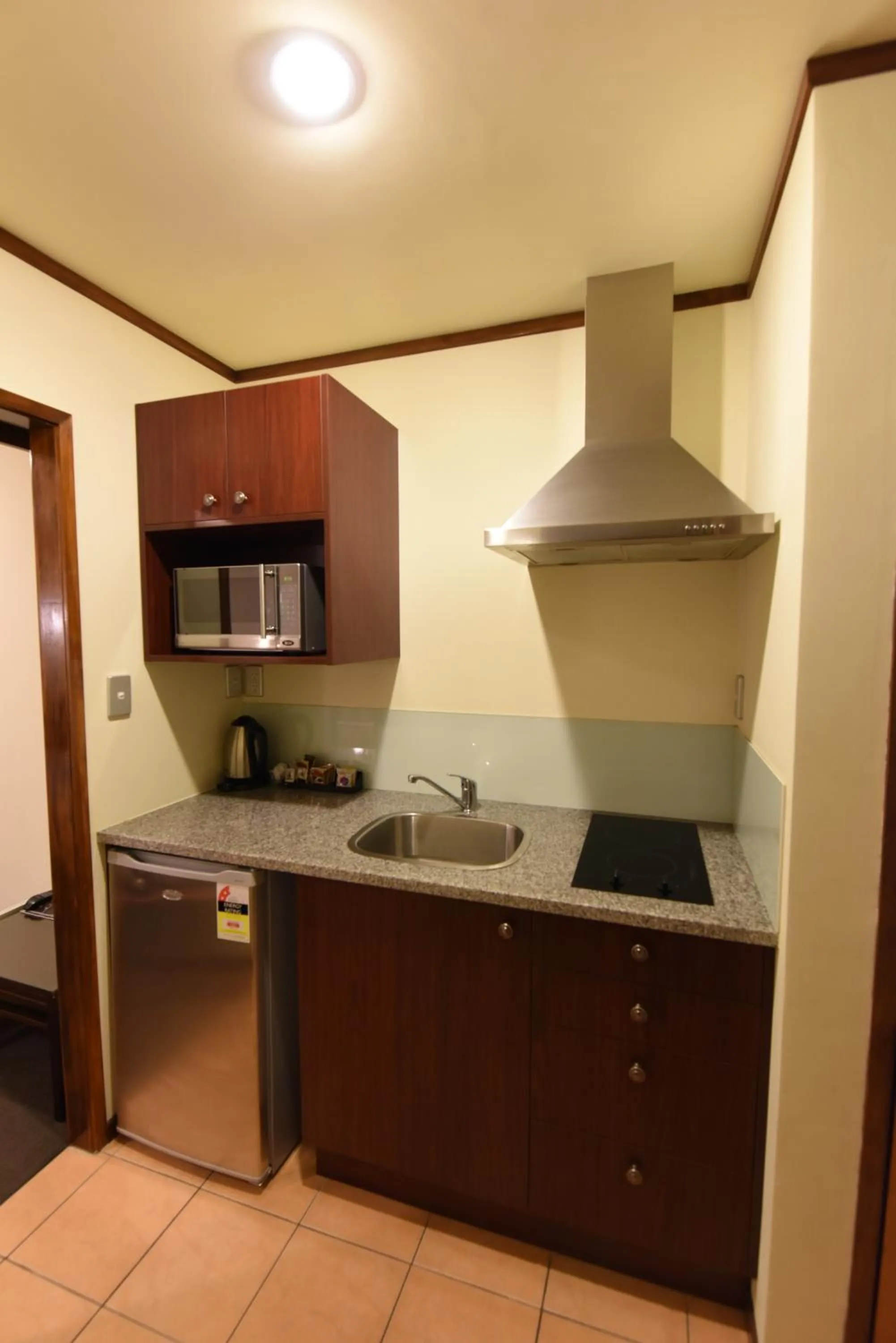 Kitchen or kitchenette in Half Moon Bay Motel