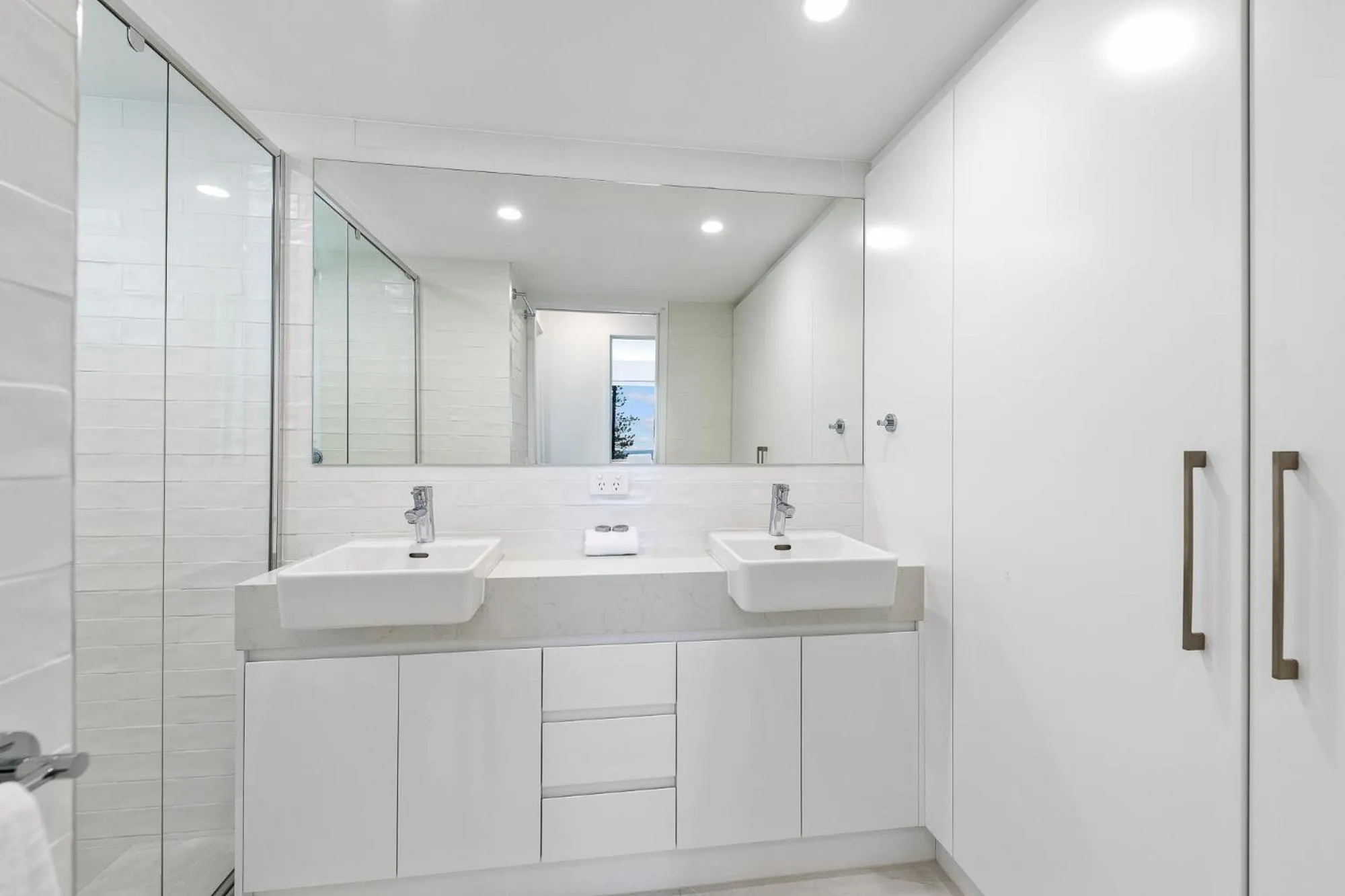 Shower in Alexandria Apartments