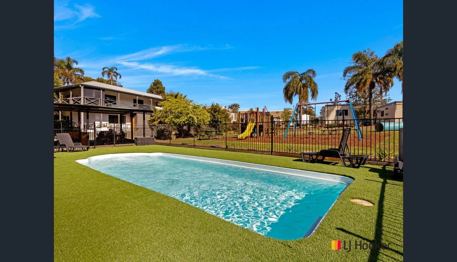 Swimming pool in Batemans Bay Holiday Park & Hostel