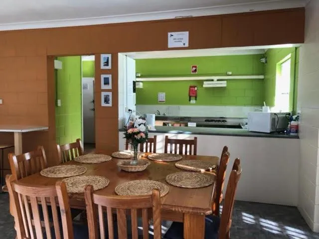 Batemans Bay Holiday Park & Hostel