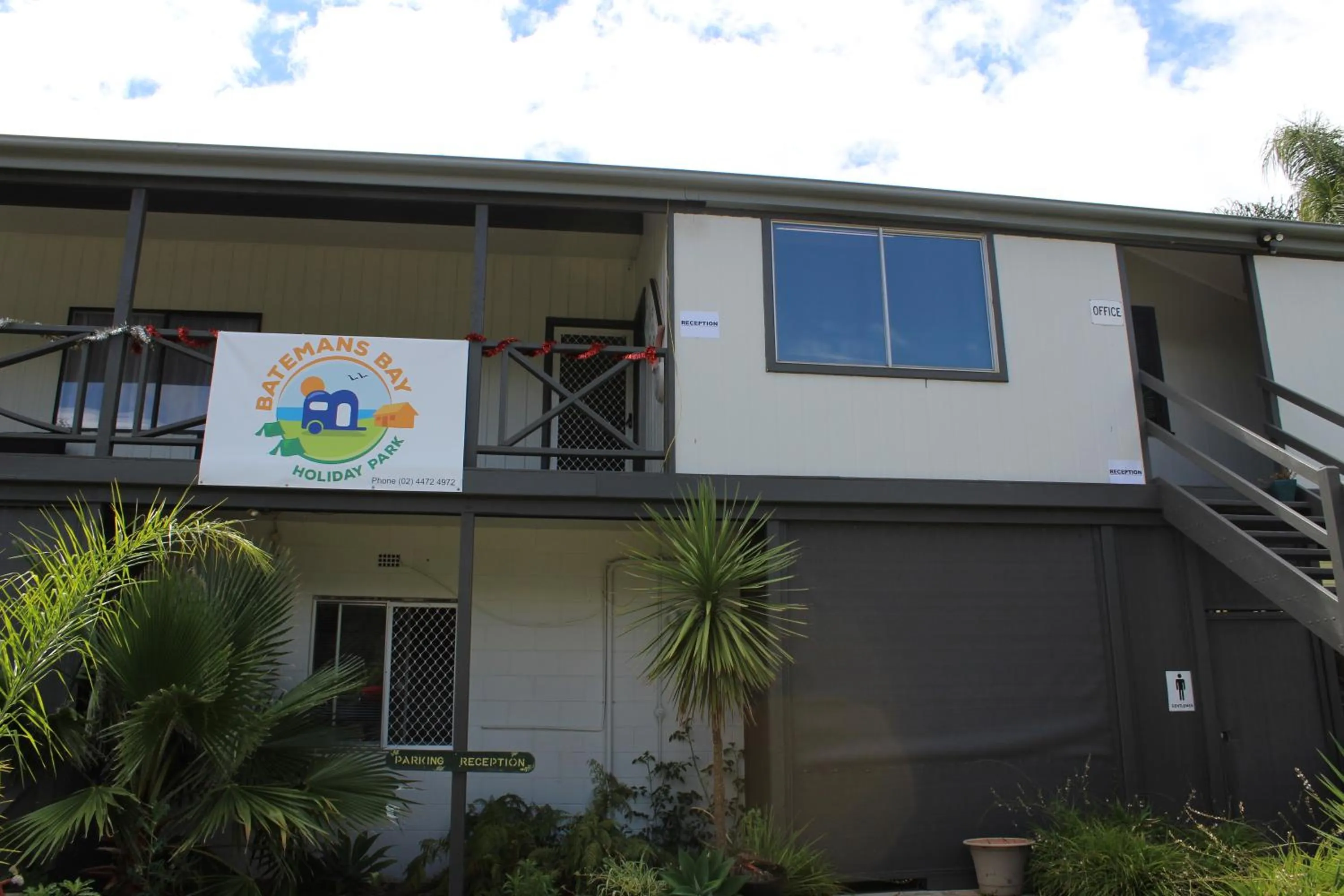 Facade/entrance in Batemans Bay Holiday Park & Hostel