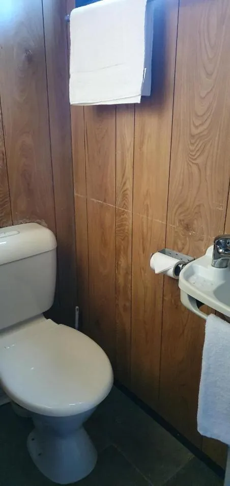 Toilet in Batemans Bay Holiday Park & Hostel