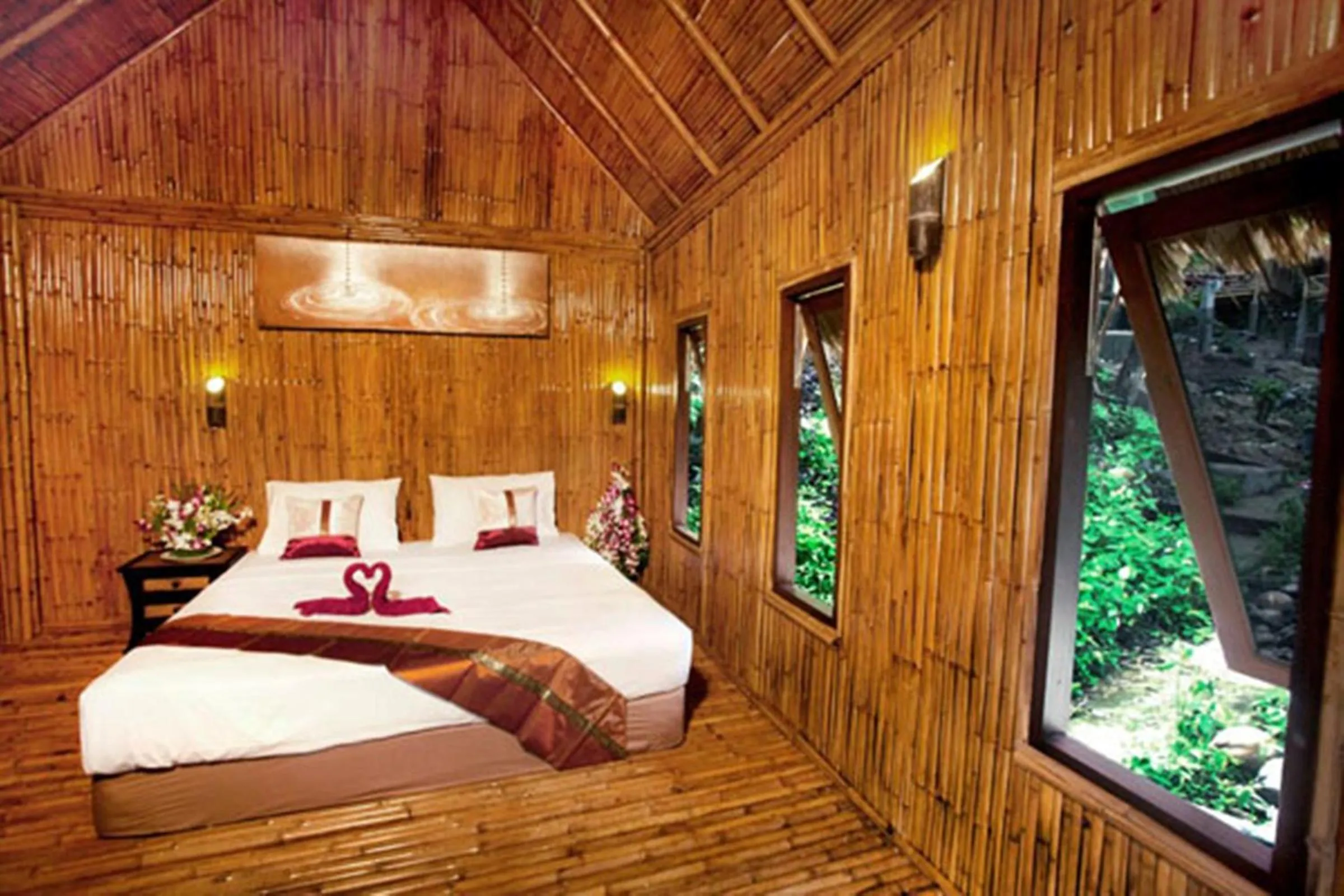 Photo of the whole room, Bed in The Cove Phi Phi