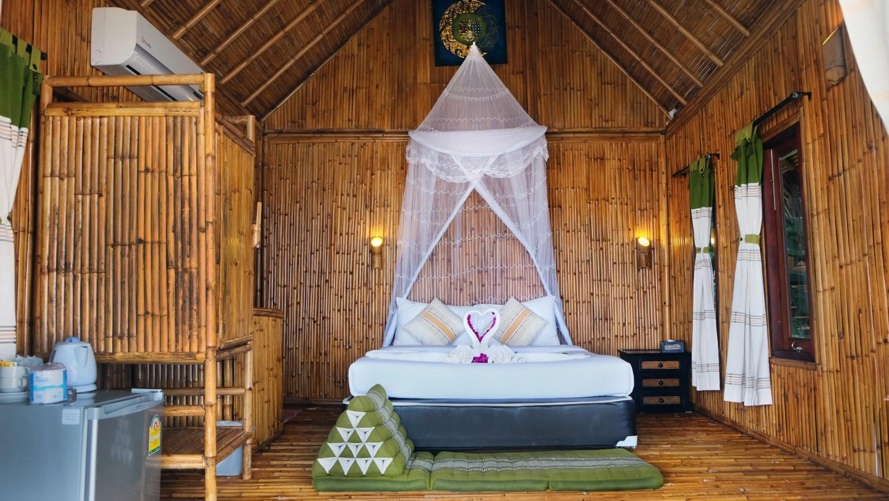 Photo of the whole room, Bed in The Cove Phi Phi