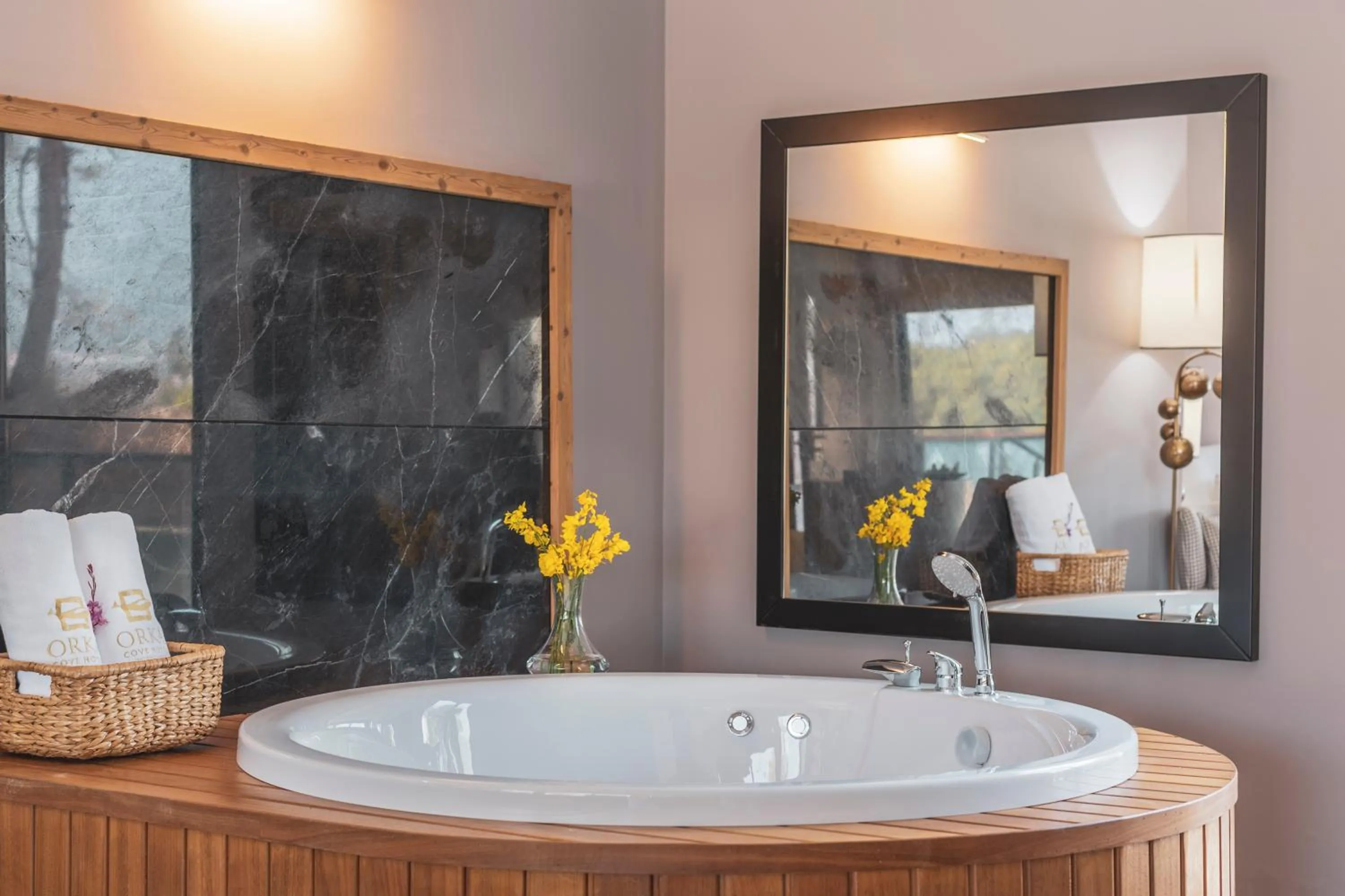 Hot Tub in Orka Cove Hotel Penthouse & Suites Adults Only