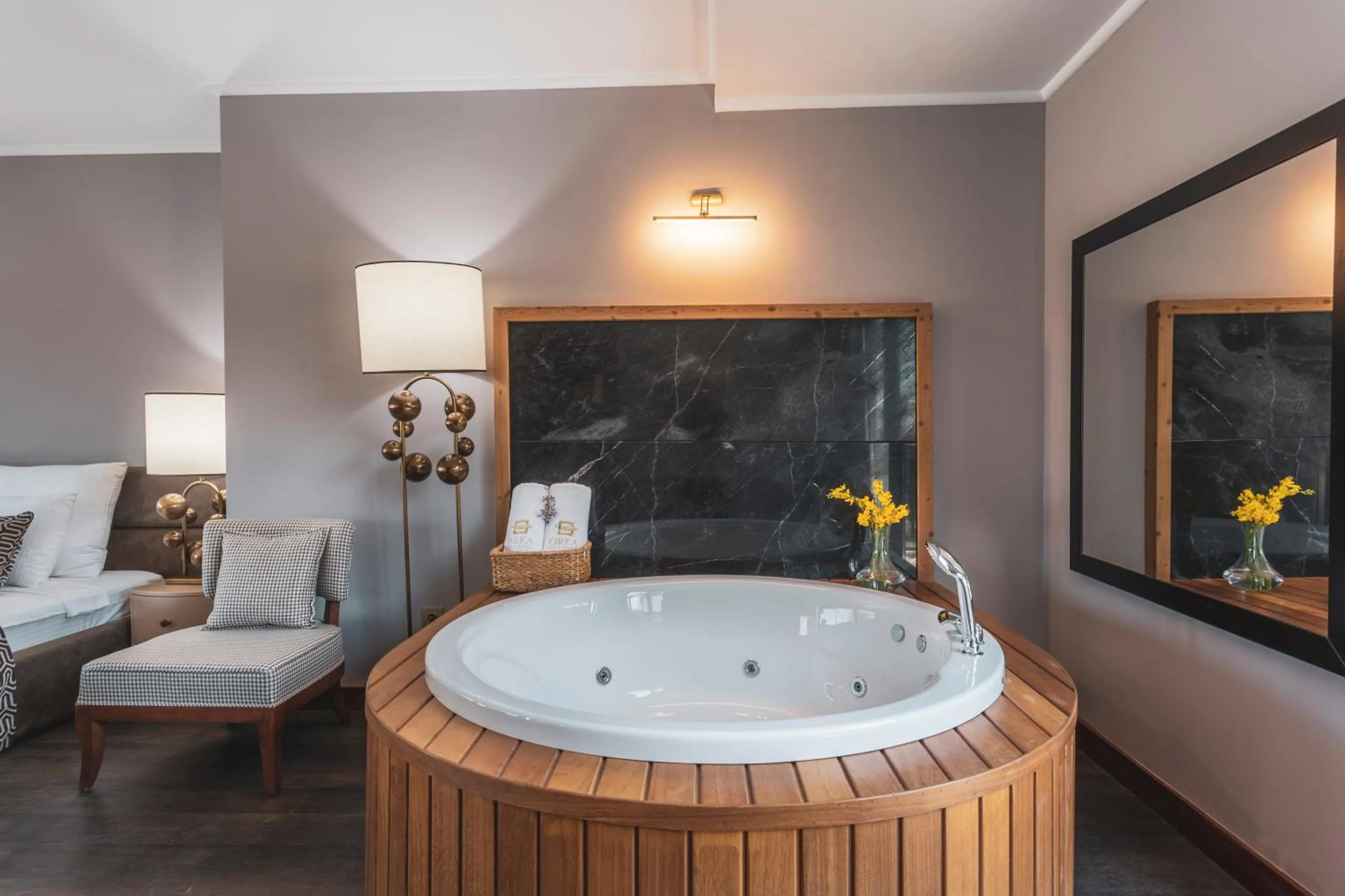 Hot Tub in Orka Cove Hotel Penthouse & Suites Adults Only