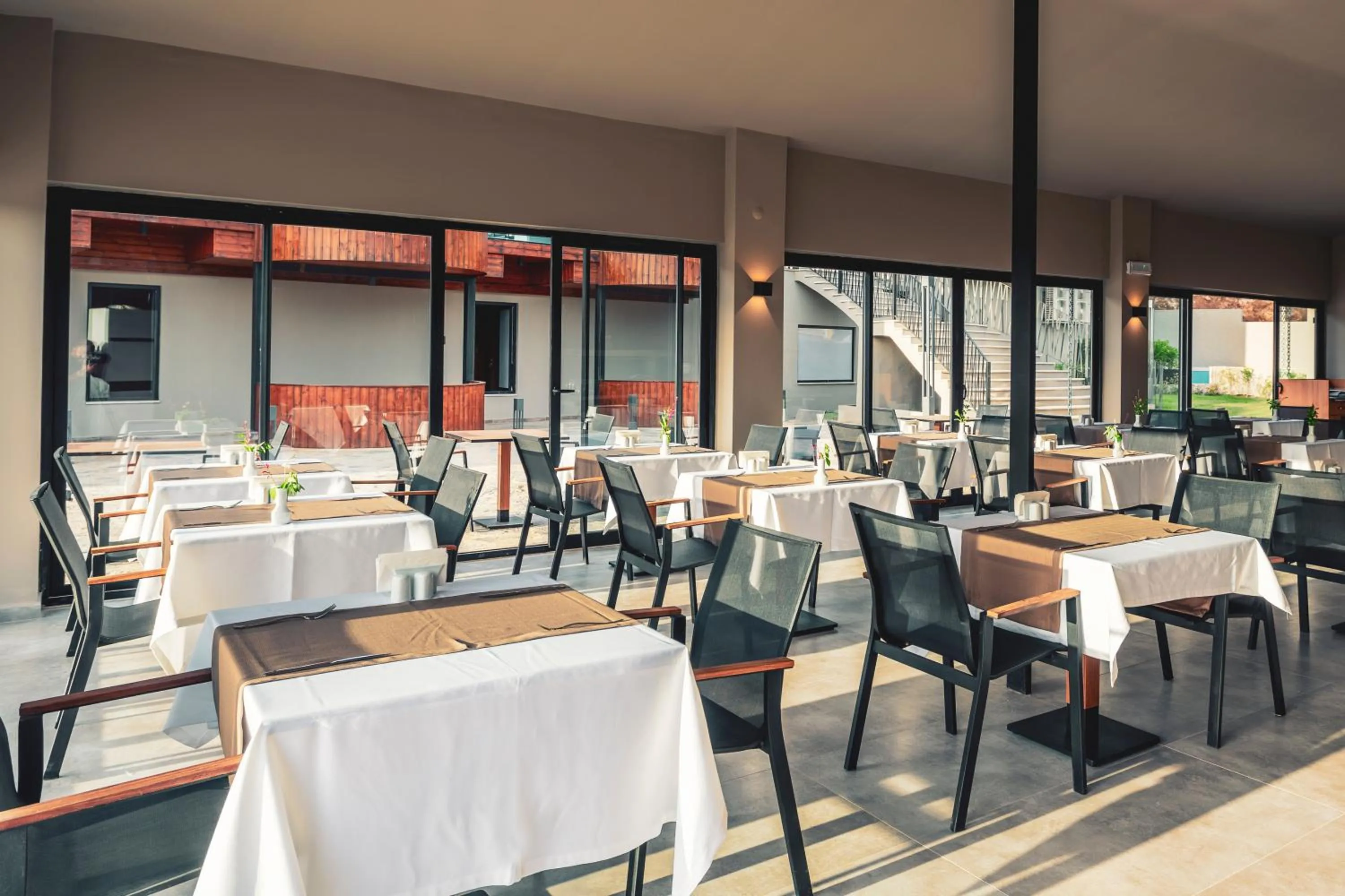 Restaurant/places to eat in Orka Cove Hotel Penthouse & Suites Adults Only