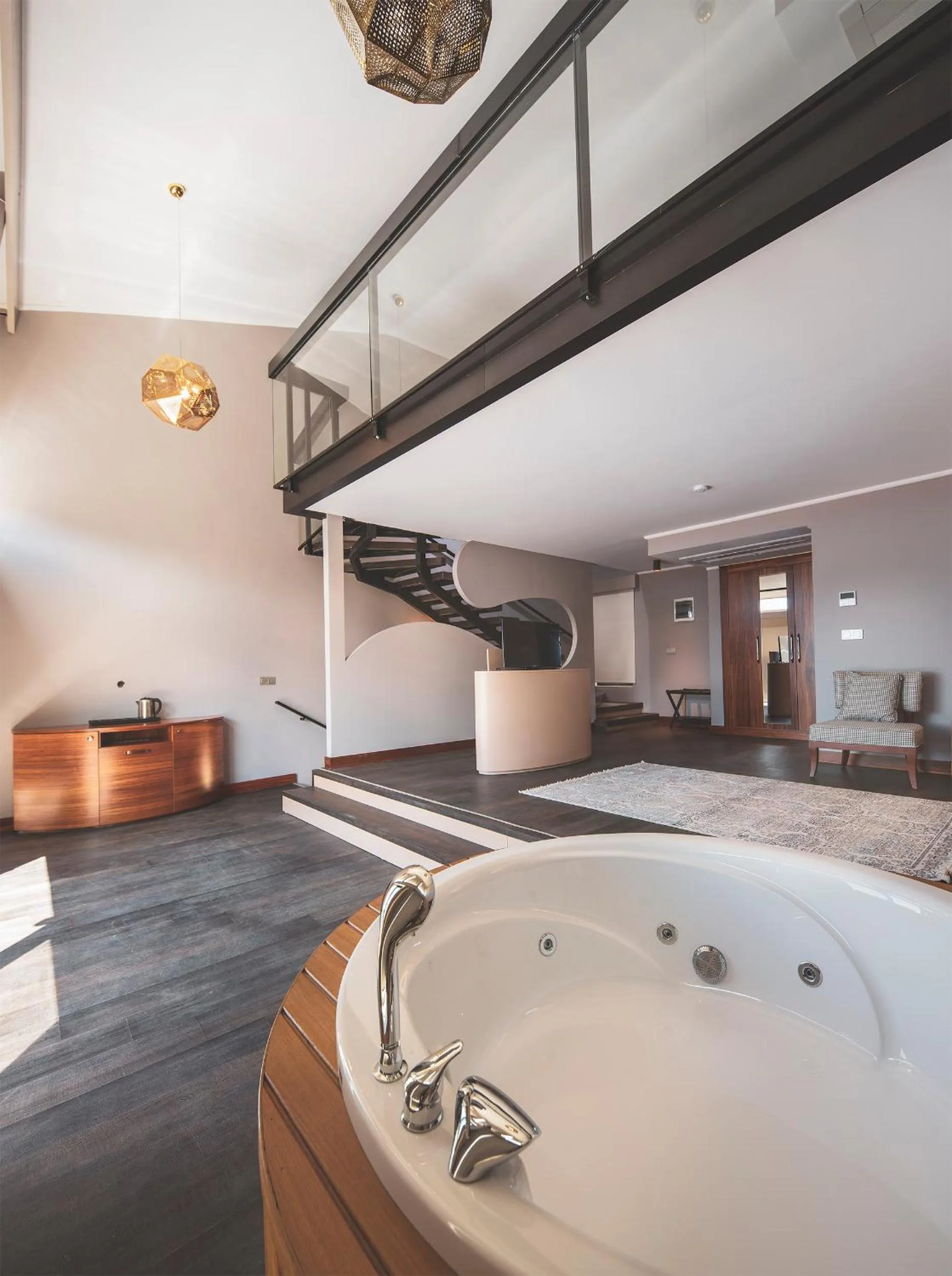 Hot Tub in Orka Cove Hotel Penthouse & Suites Adults Only