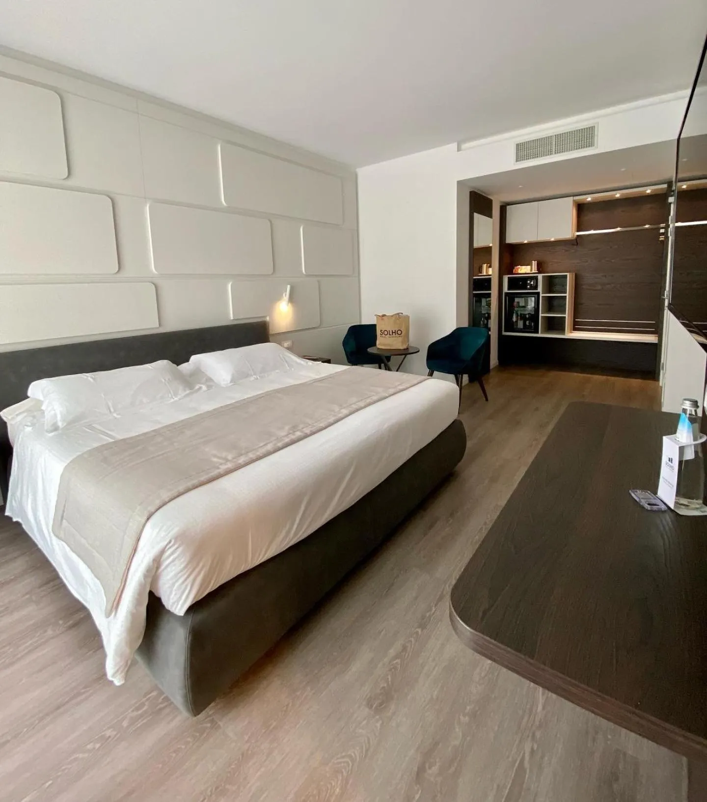 Photo of the whole room, Bed in Solho Hotel