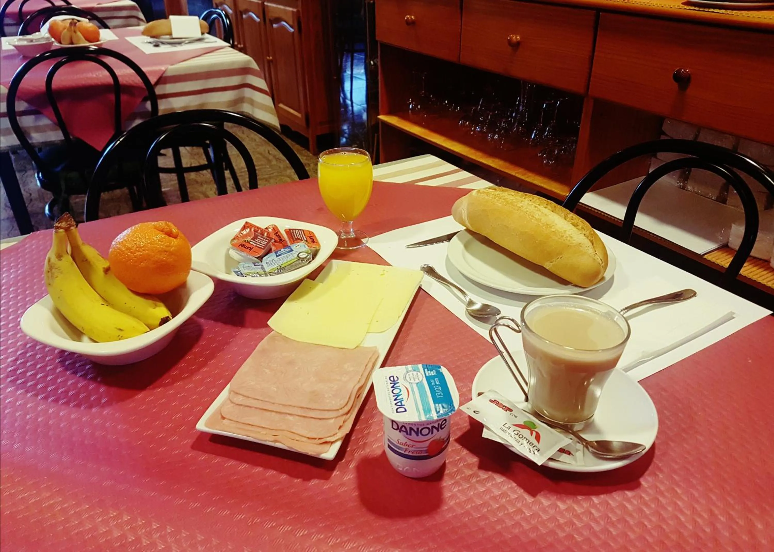 Continental breakfast in Hotel Sonia Chipude