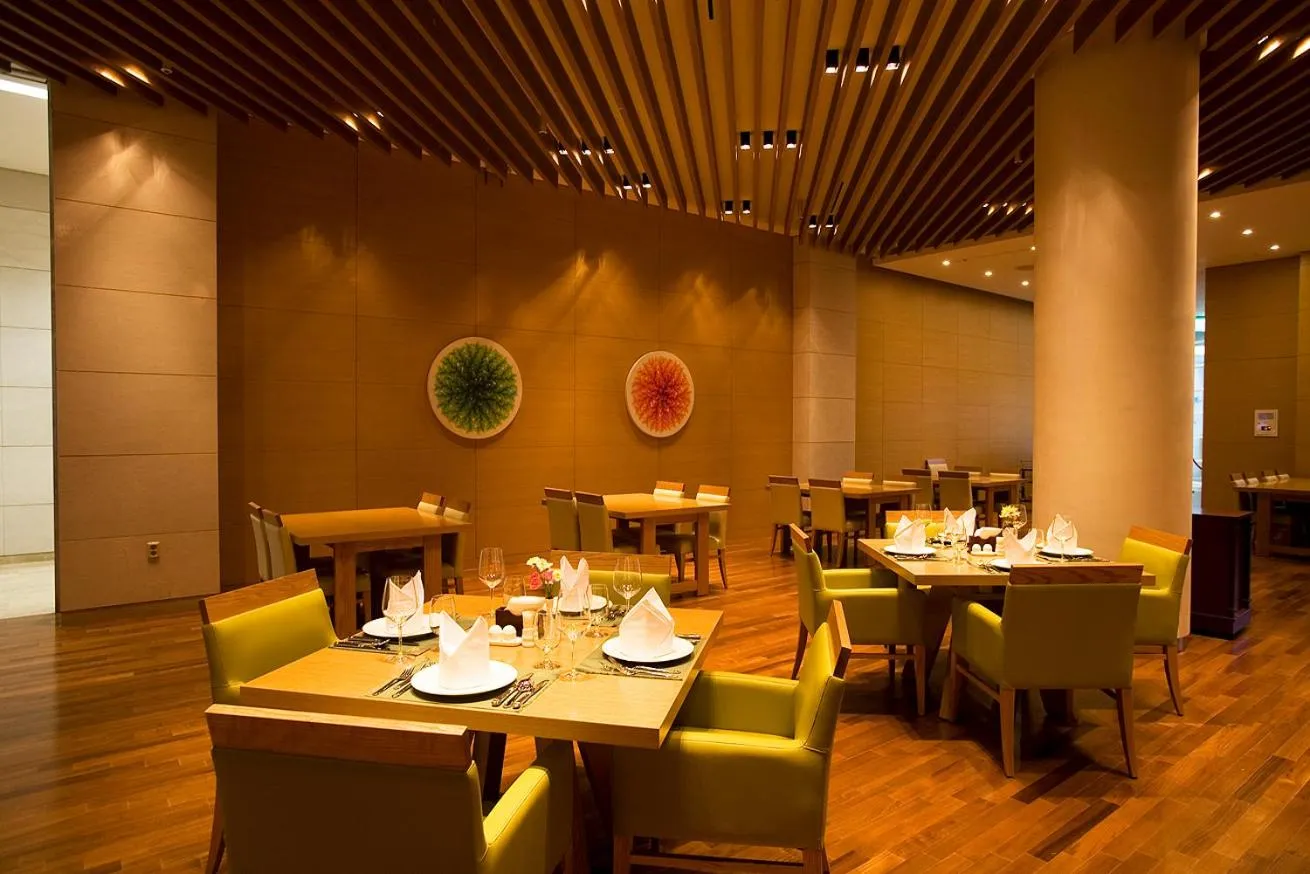 Restaurant/places to eat in STX Resort