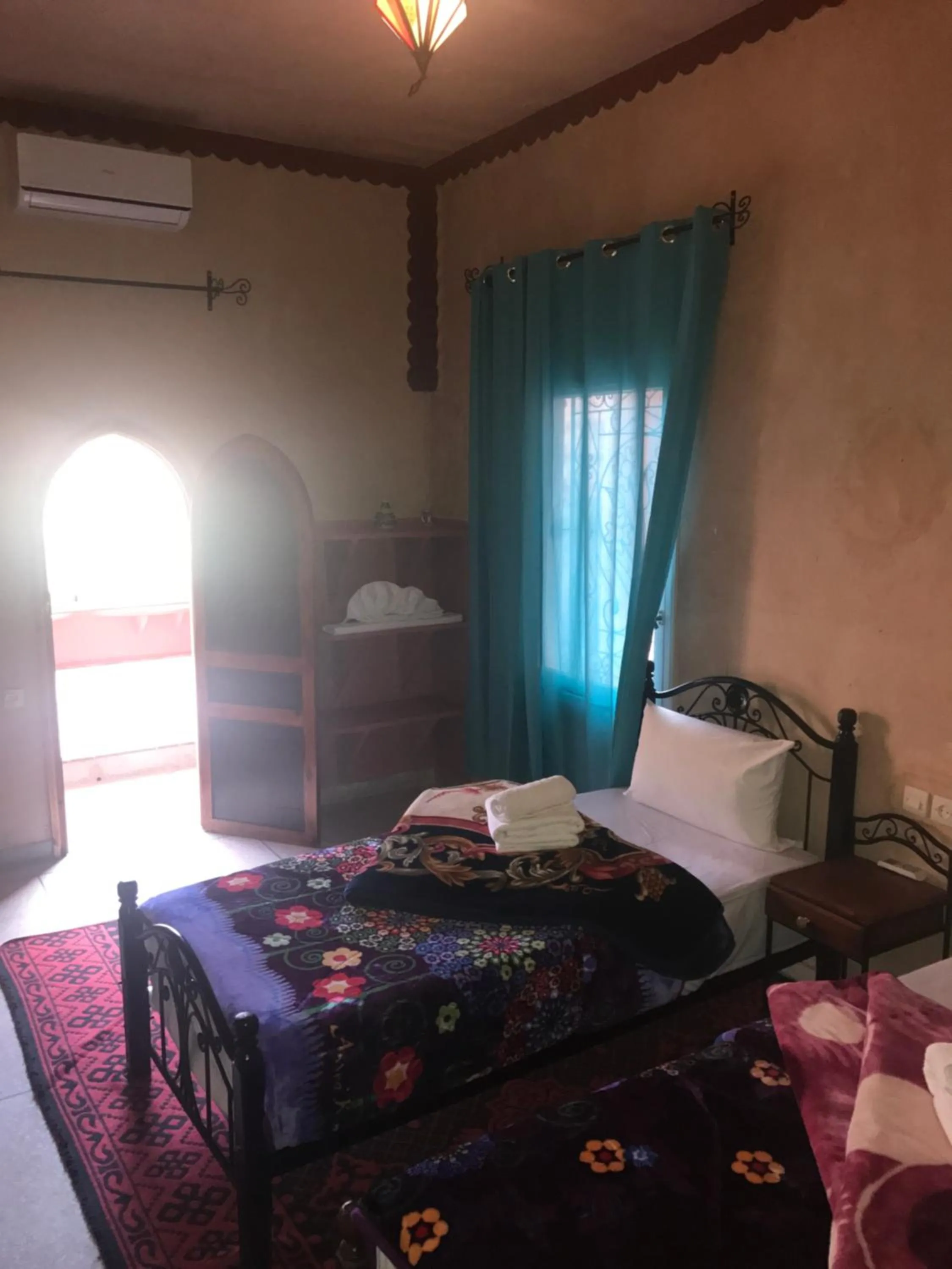 Bed in Auberge Restaurant Zahra