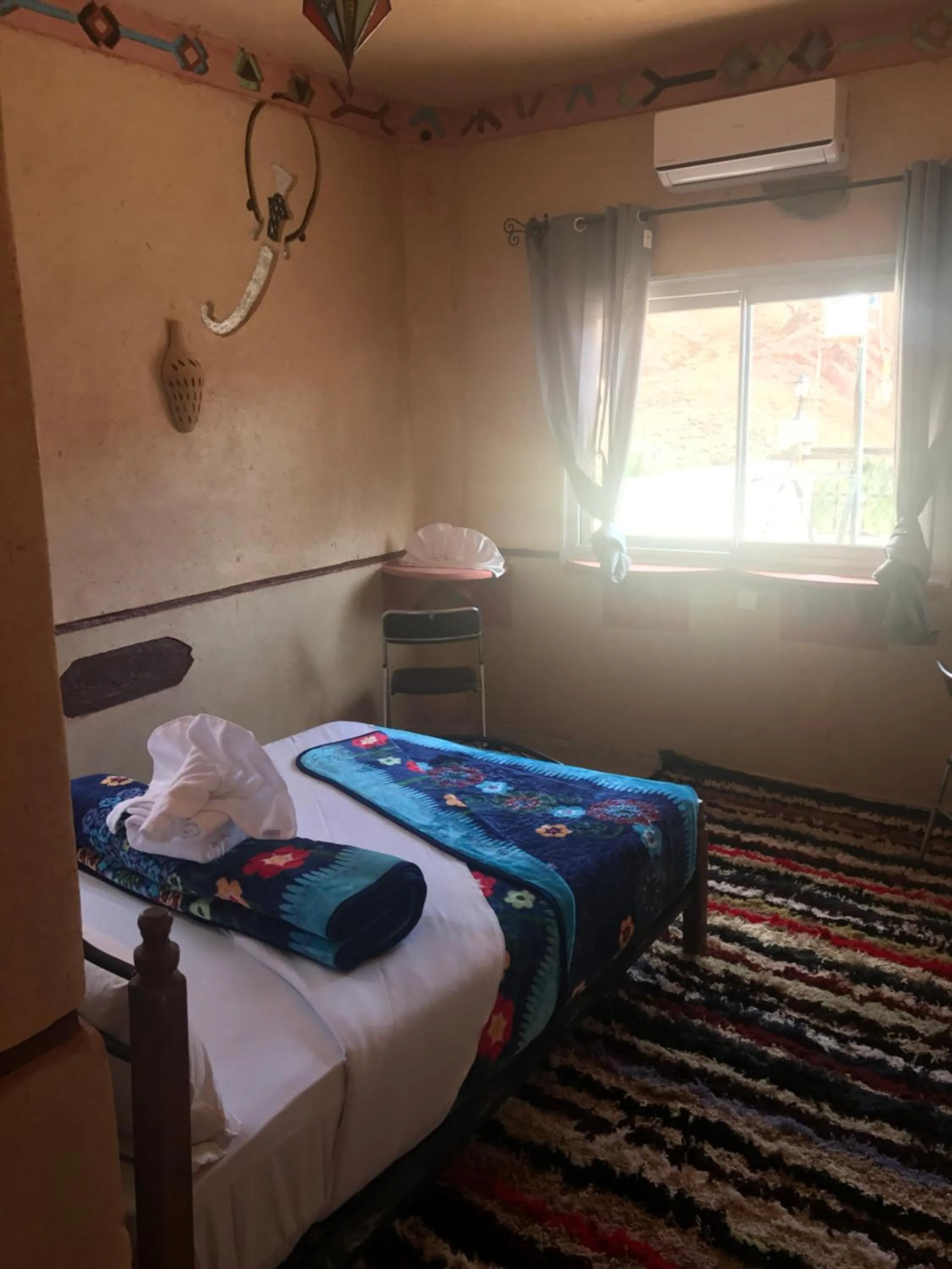 Bed in Auberge Restaurant Zahra