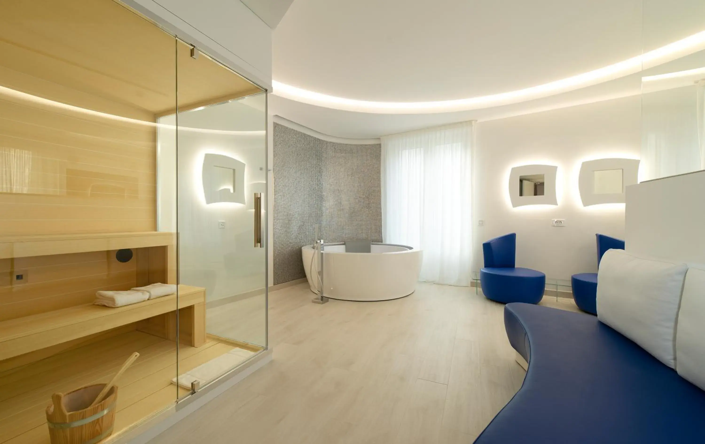 Deluxe Suite with Spa Bath in AHD Rooms Deluxe Suite with Spa Bath in AHD Rooms