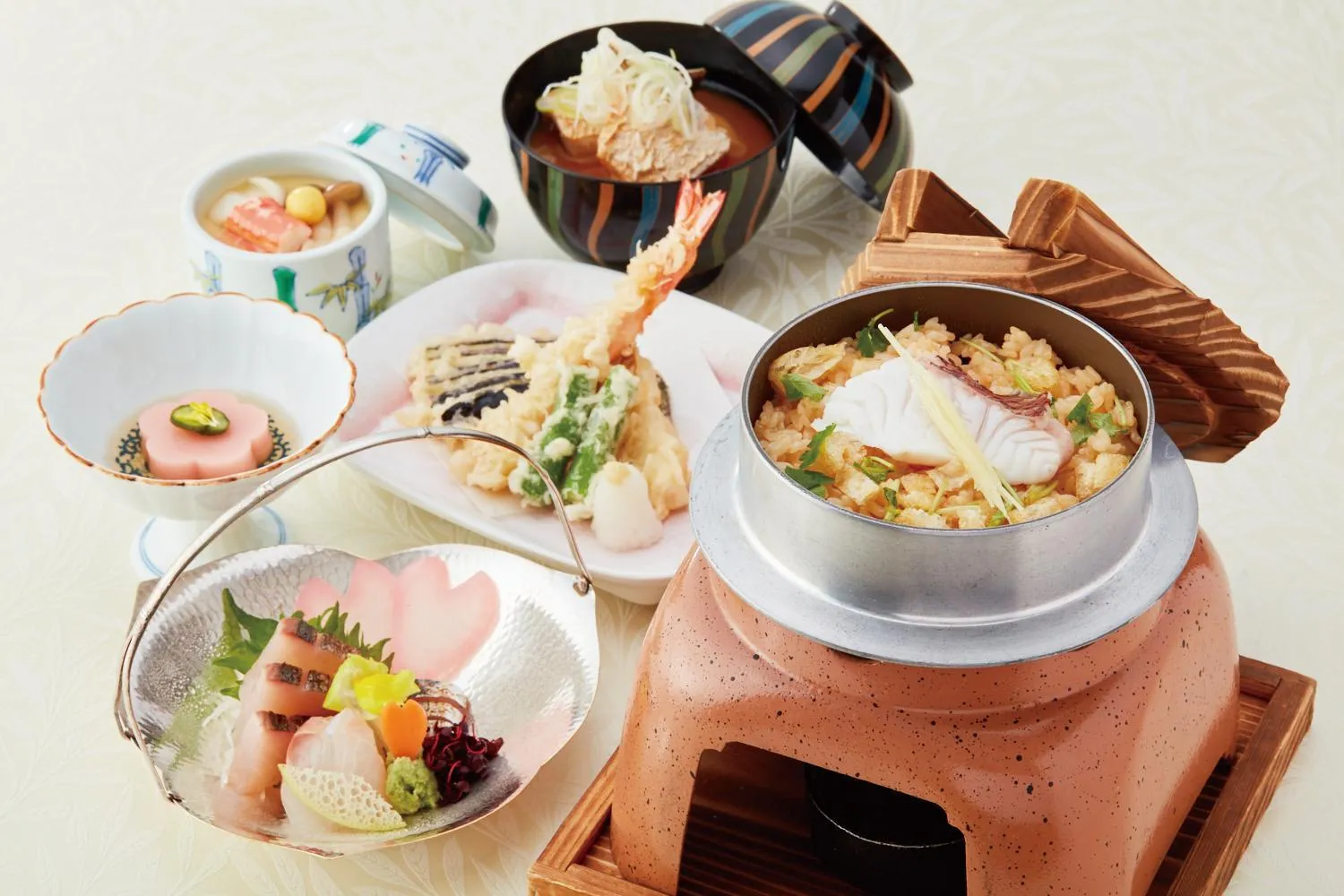 Restaurant/places to eat in Rembrandt Hotel Ebina