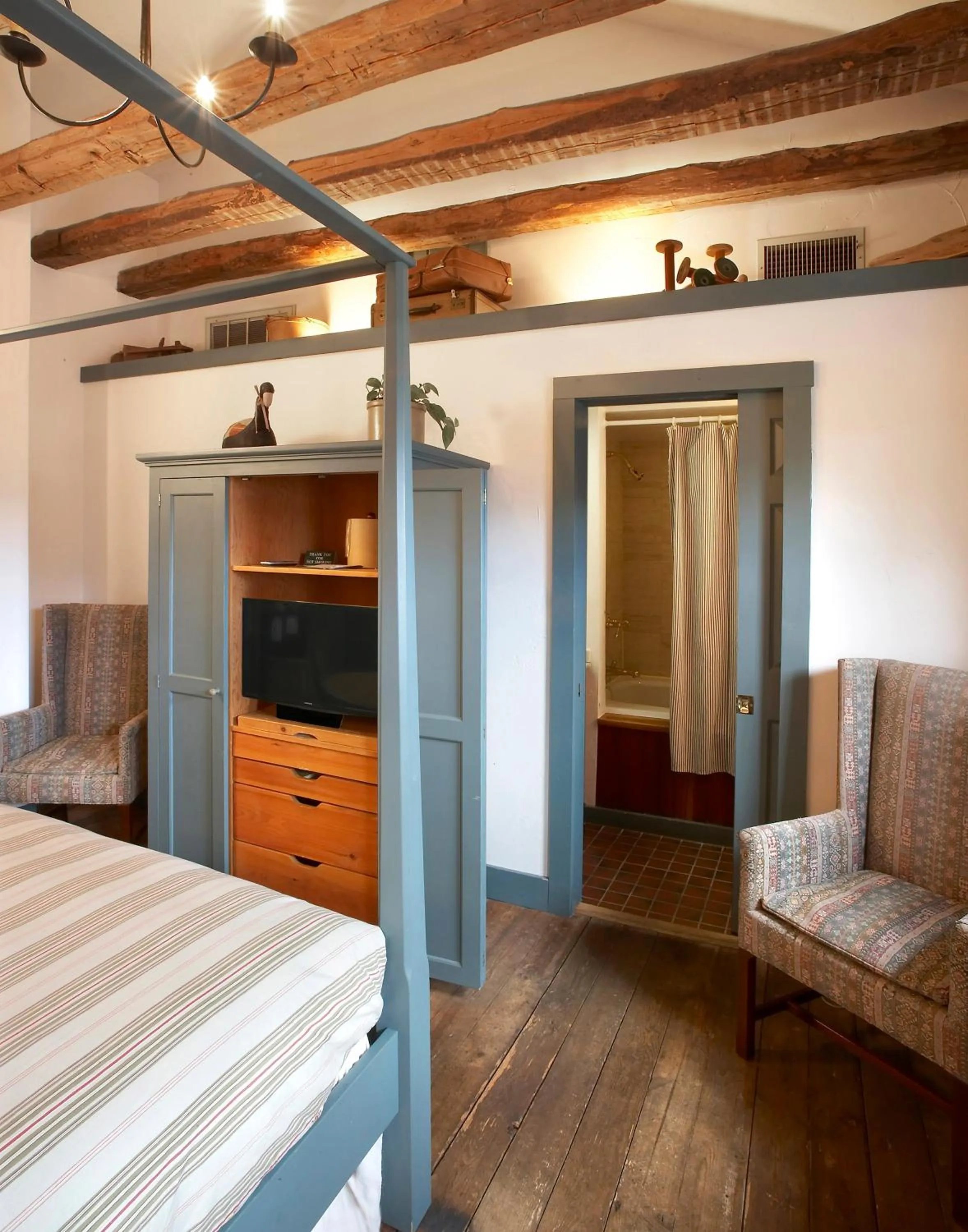 Bed in Washington House Inn