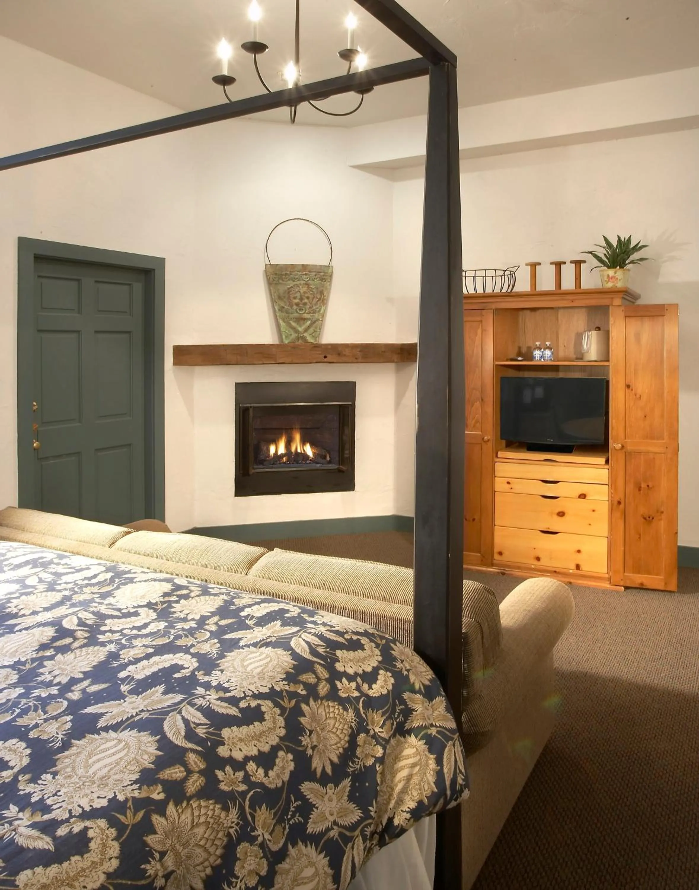 Bed in Washington House Inn