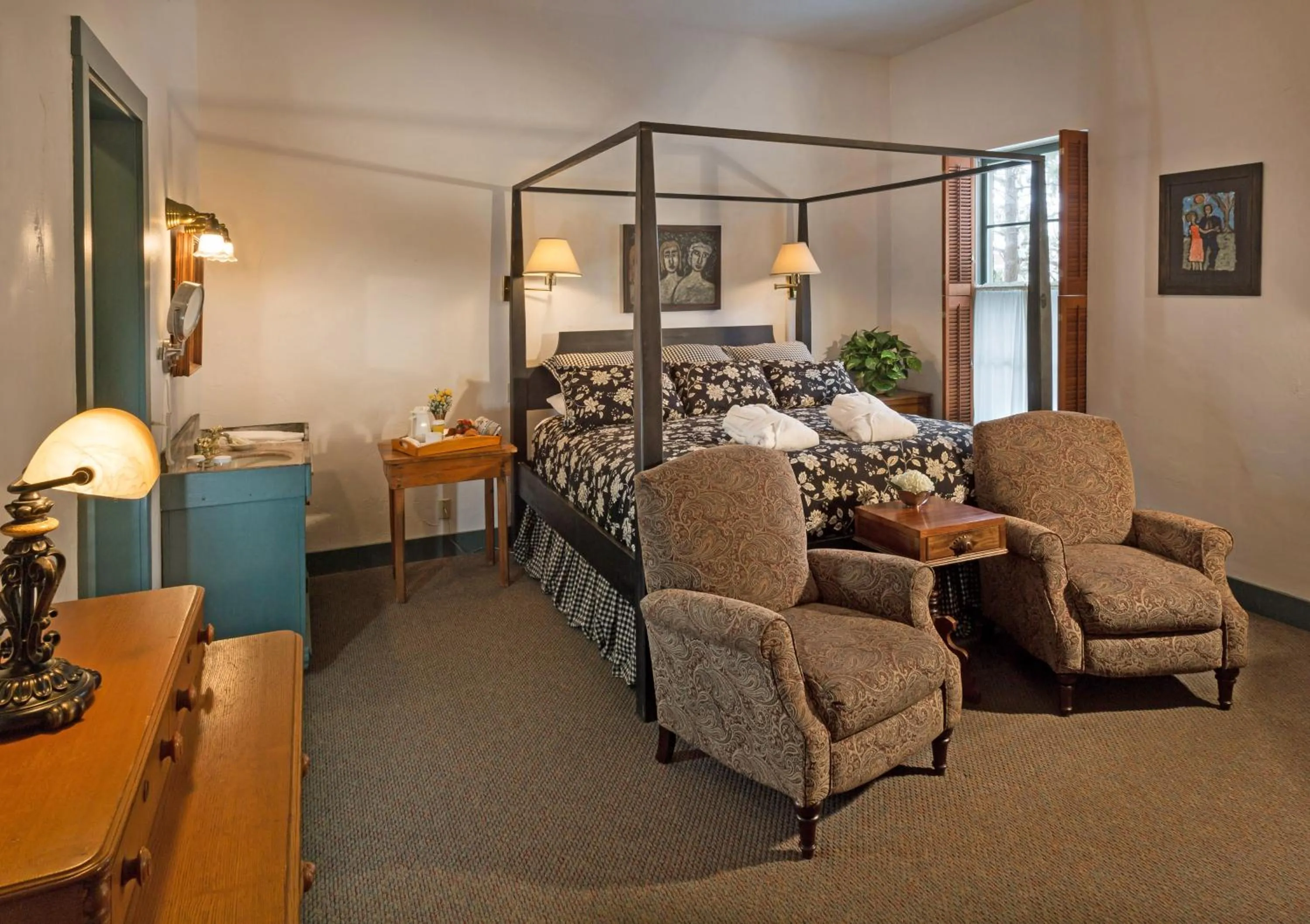 Bed in Washington House Inn