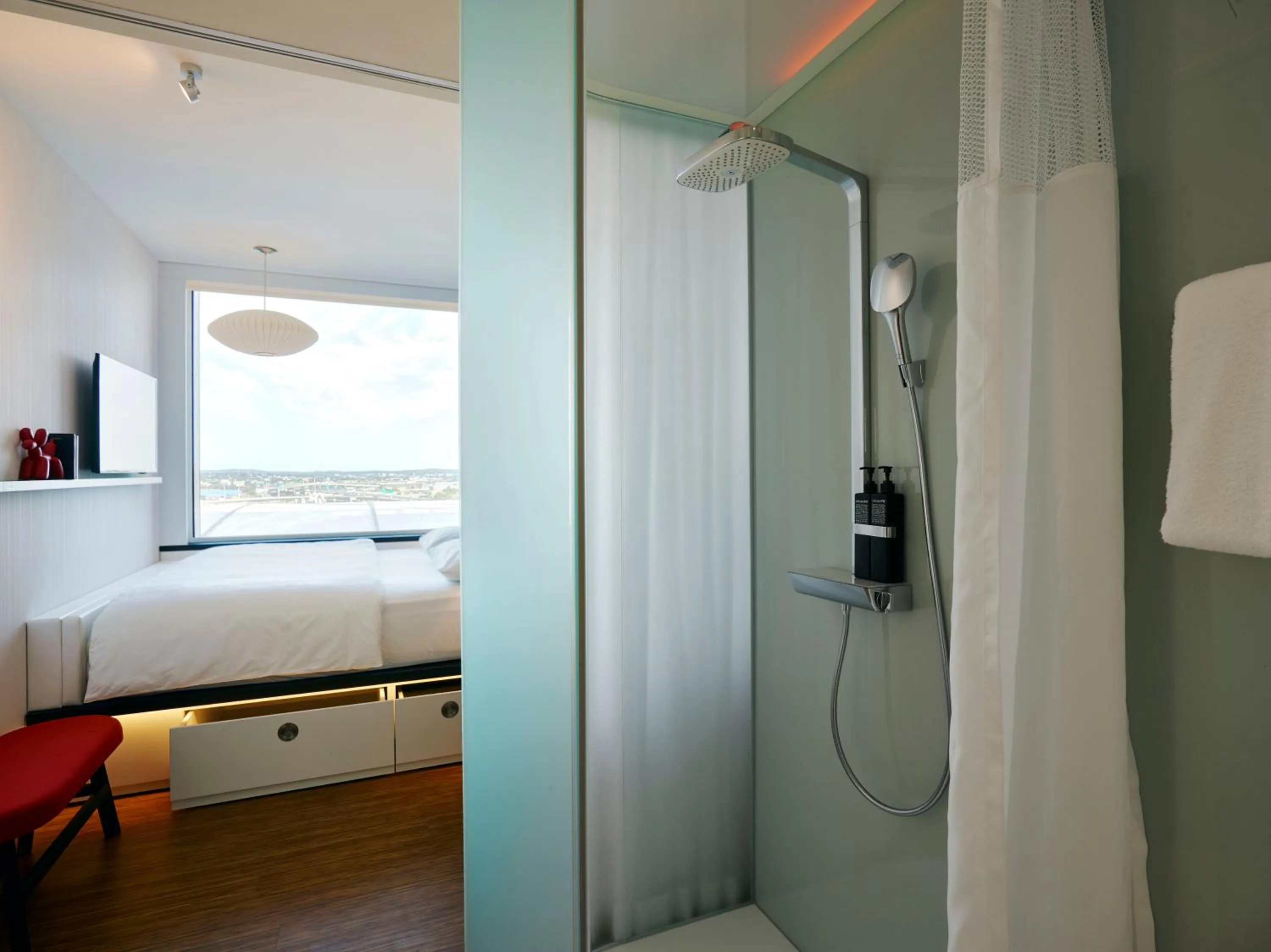 Bathroom, Bed in citizenM Boston North Station