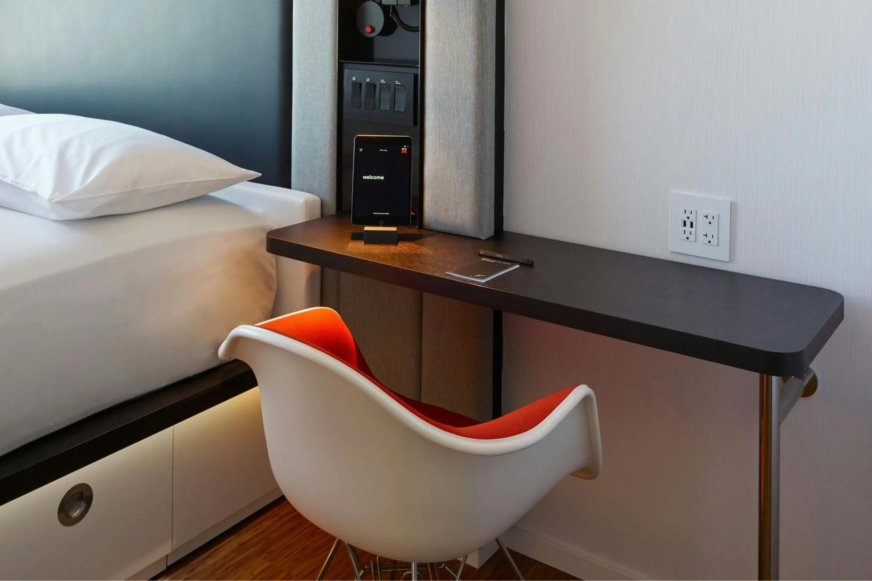 Bedroom, Bed in citizenM Boston North Station