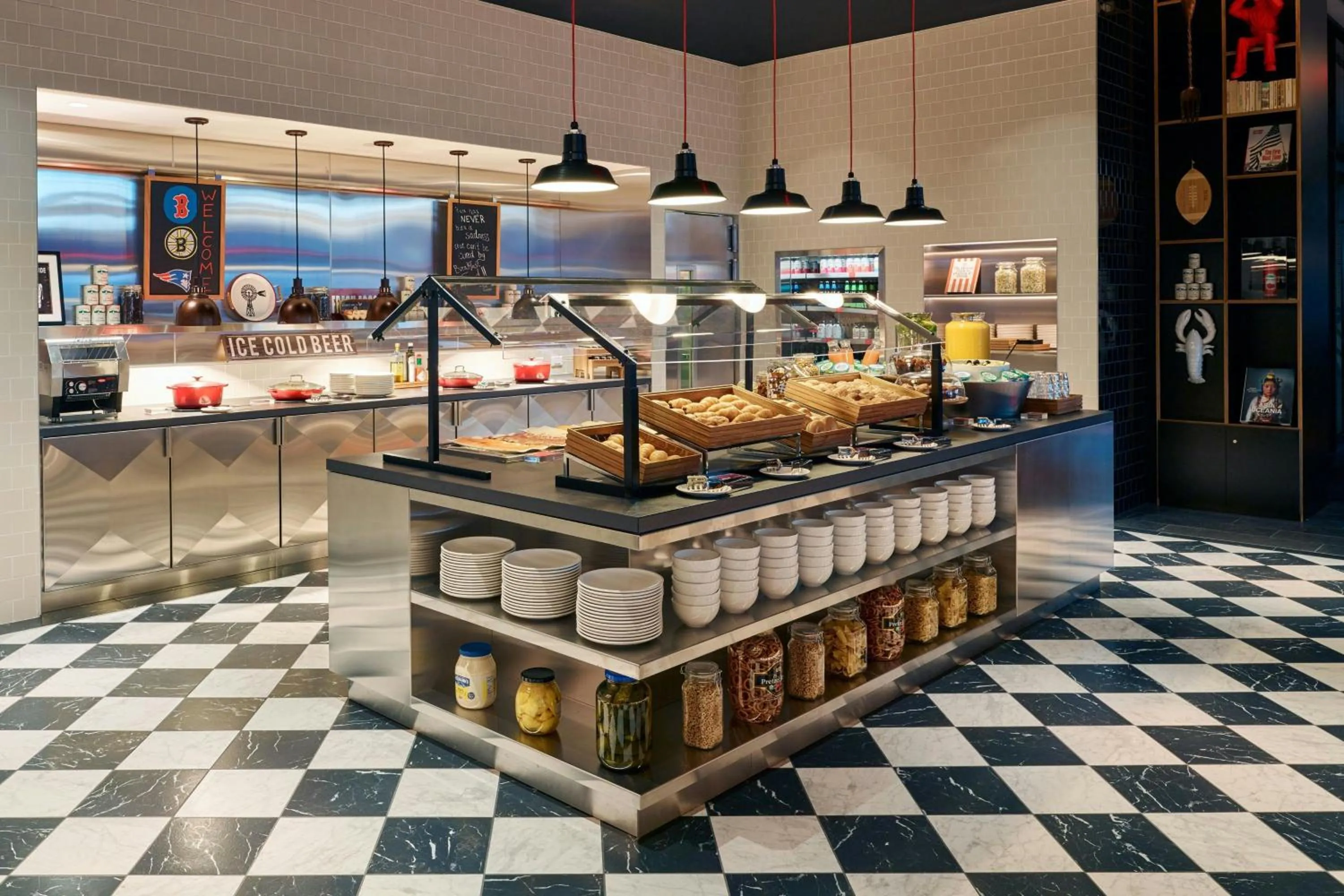 Restaurant/places to eat in citizenM Boston North Station