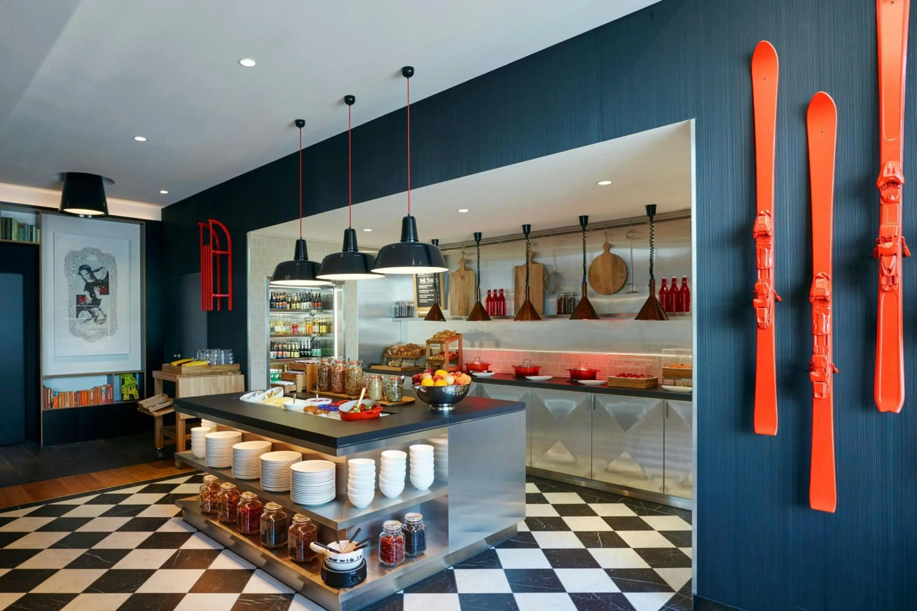 Restaurant/places to eat in citizenM Zürich