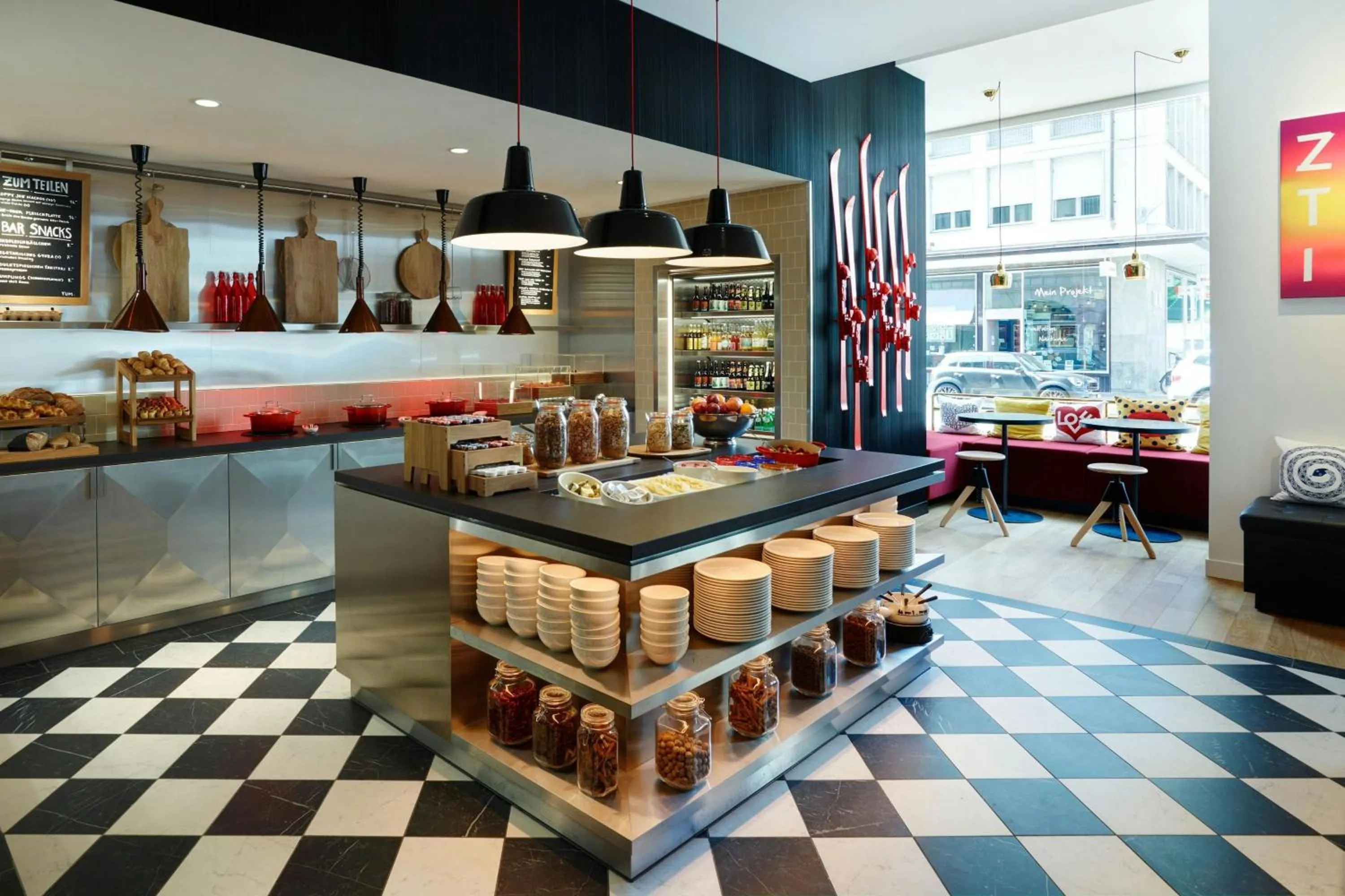 Restaurant/places to eat in citizenM Zürich