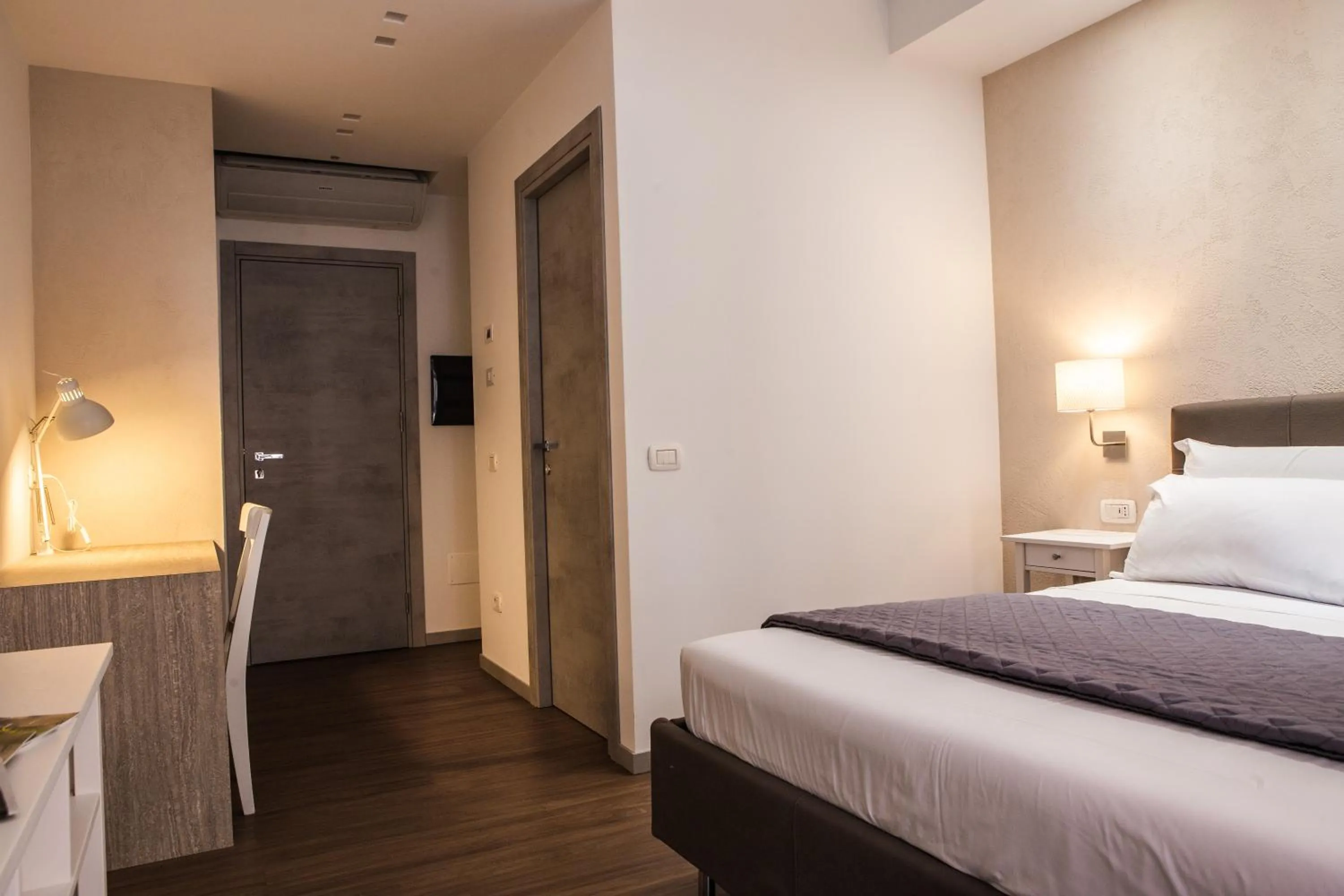 Bedroom, Bed in Prestige Rooms Chiaia Hotel