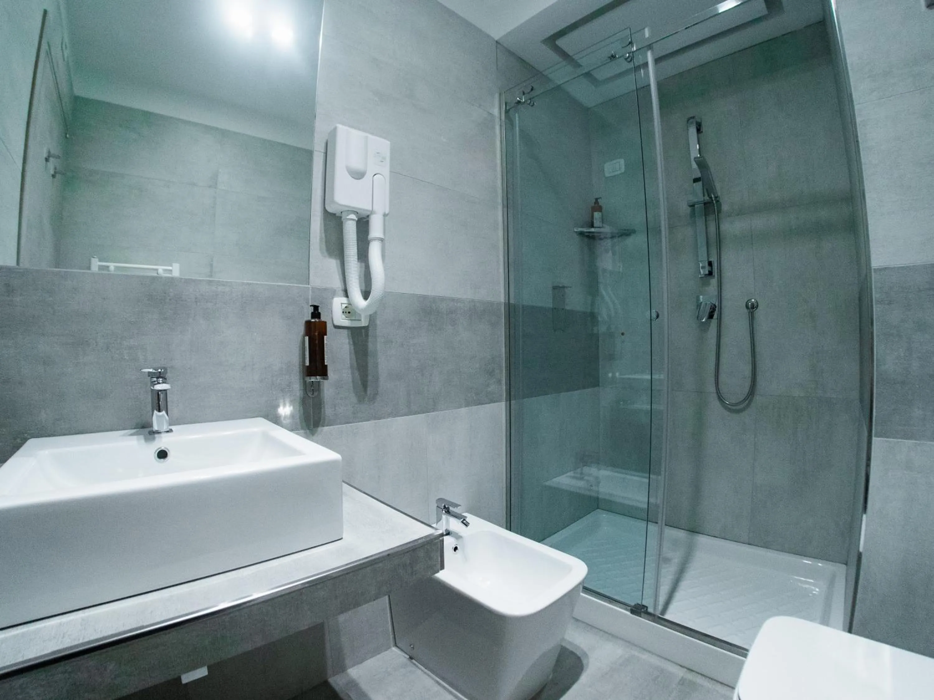 Shower in Prestige Rooms Chiaia Hotel