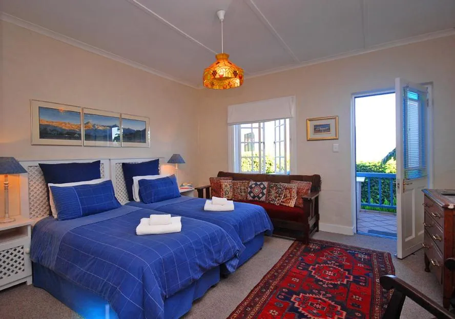 Twin Room with Balcony or Patio - single occupancy in Guinea Fowl Lodge - Lagoon & Heads View B&B, Central Knysna