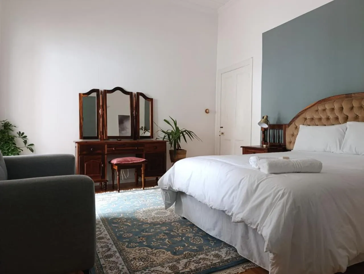 Bed in Guinea Fowl Lodge - Lagoon & Heads View B&B, Central Knysna