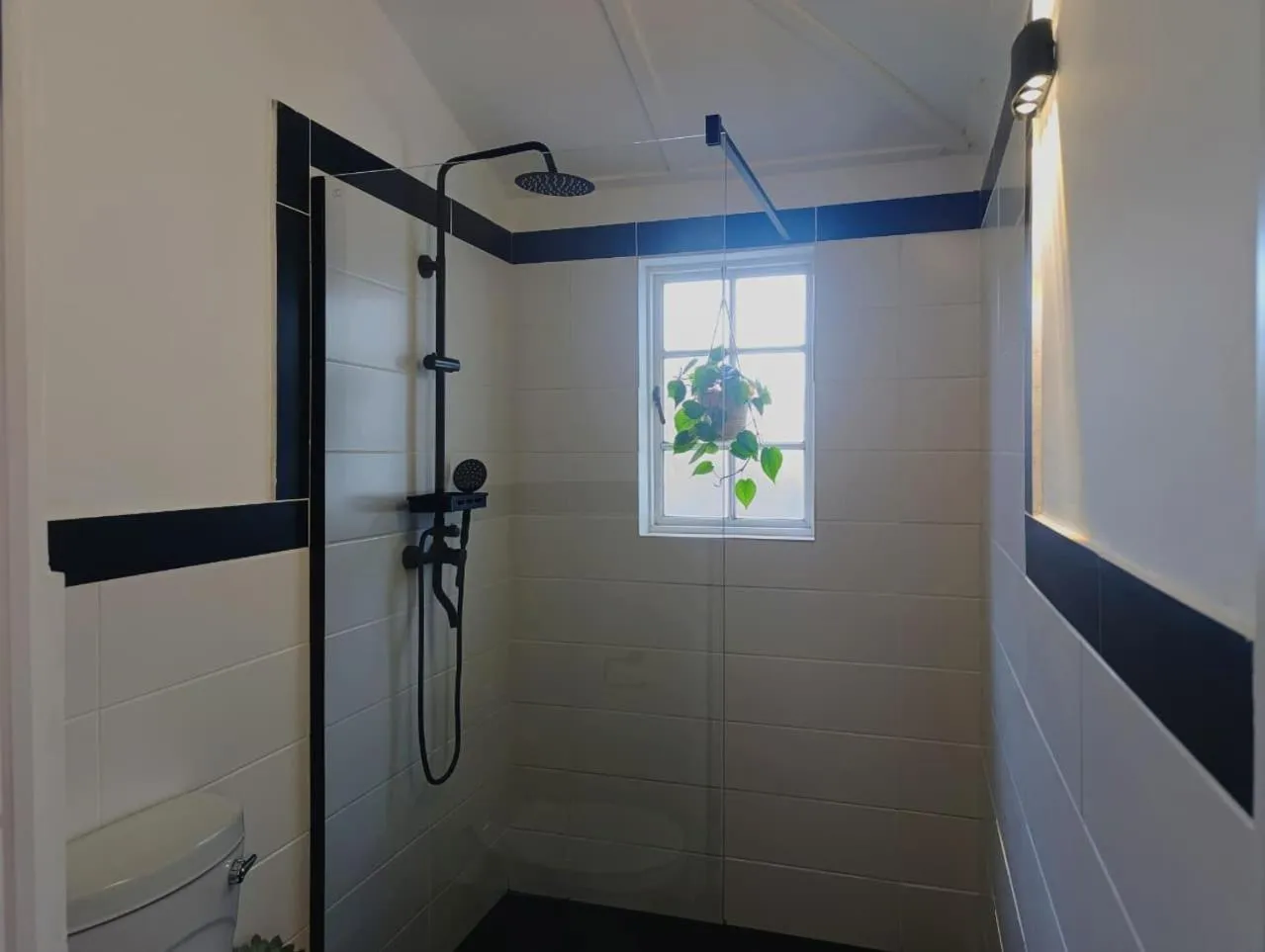 Shower in Guinea Fowl Lodge - Lagoon & Heads View B&B, Central Knysna