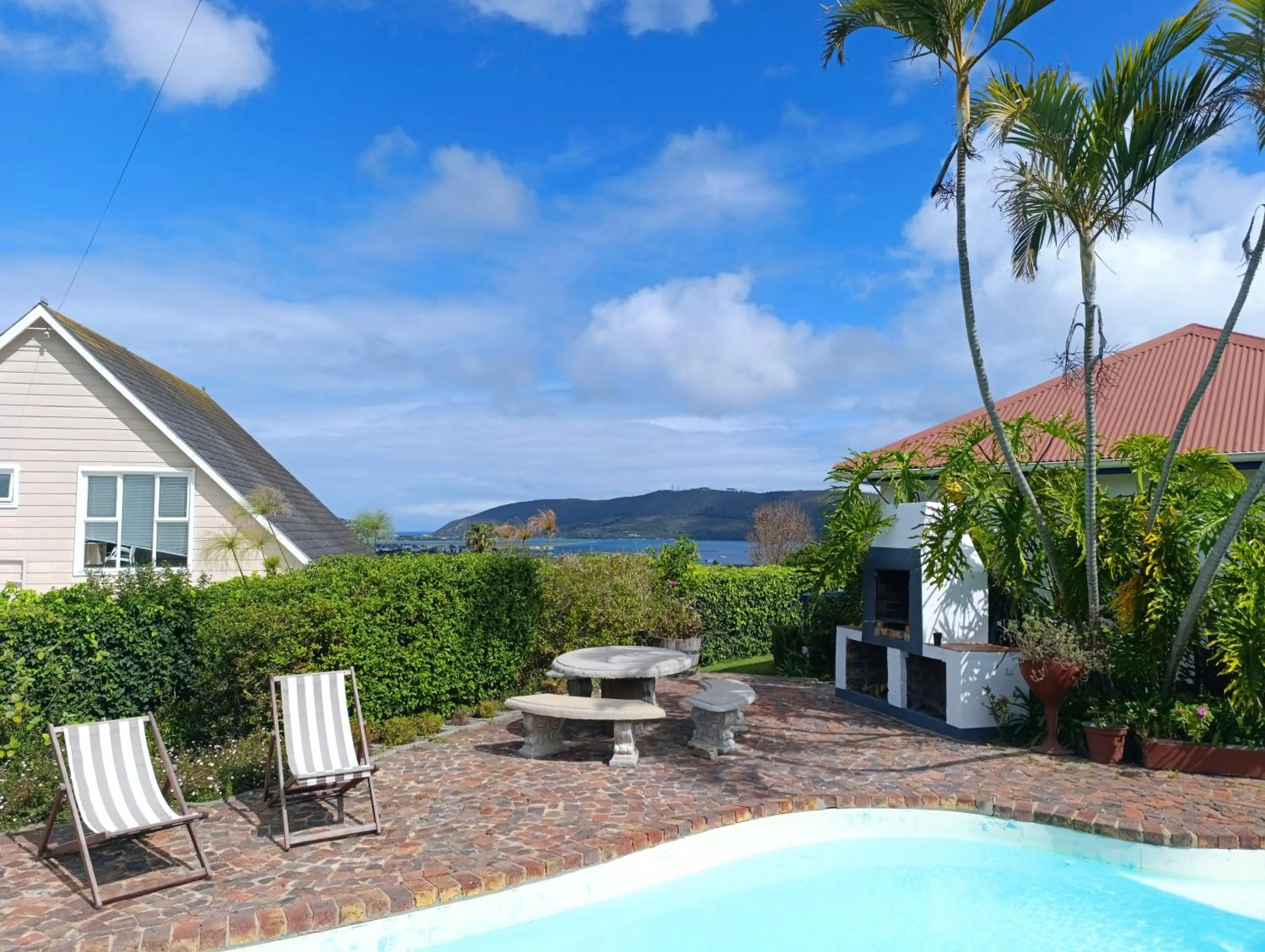 Mountain view in Guinea Fowl Lodge - Lagoon & Heads View B&B, Central Knysna