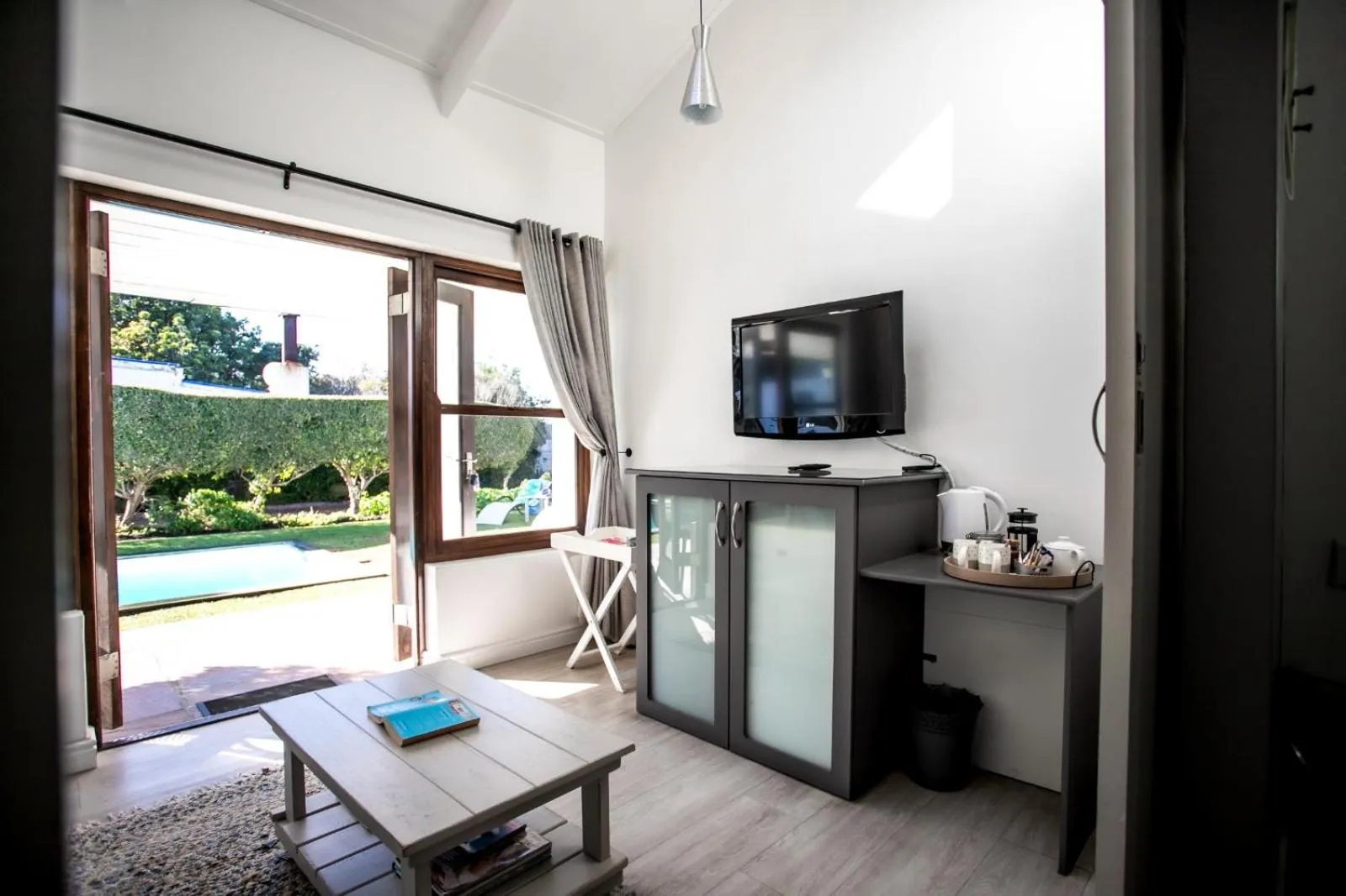 Sixteen Guesthouse on Main