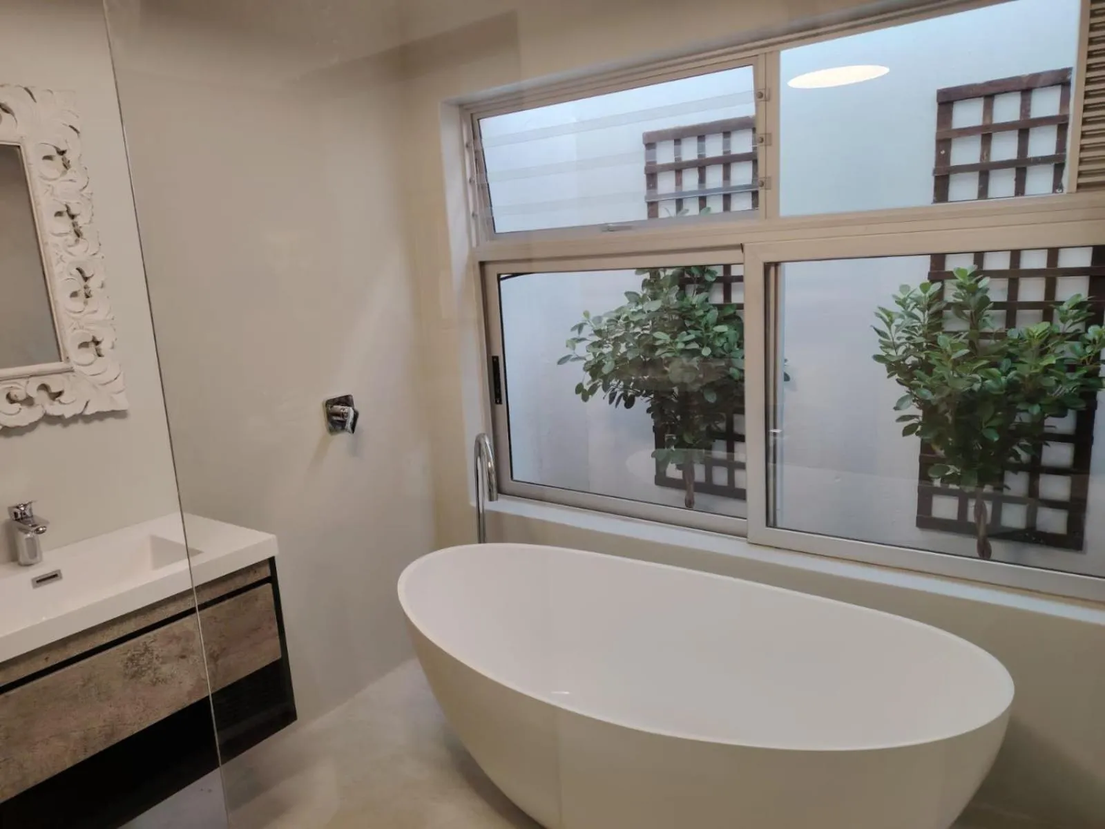 Sixteen Guesthouse on Main