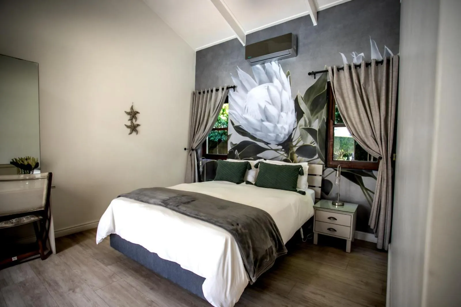 Bed in Sixteen Guesthouse on Main