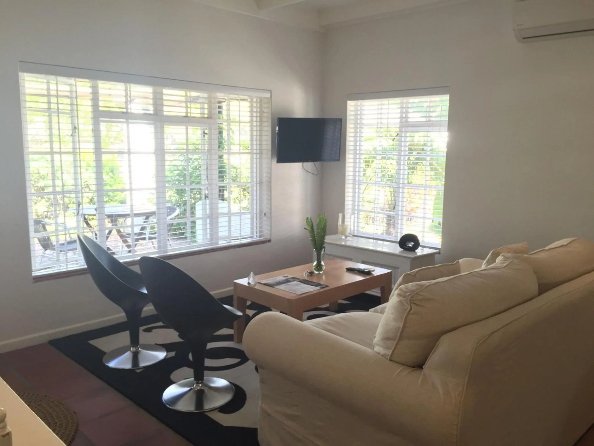 Living room in Albourne Guesthouse