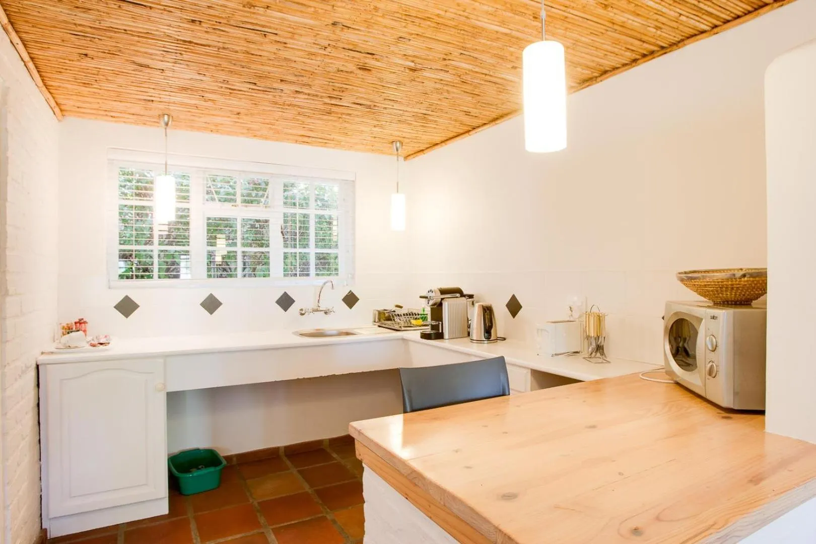 Kitchen or kitchenette in Albourne Guesthouse