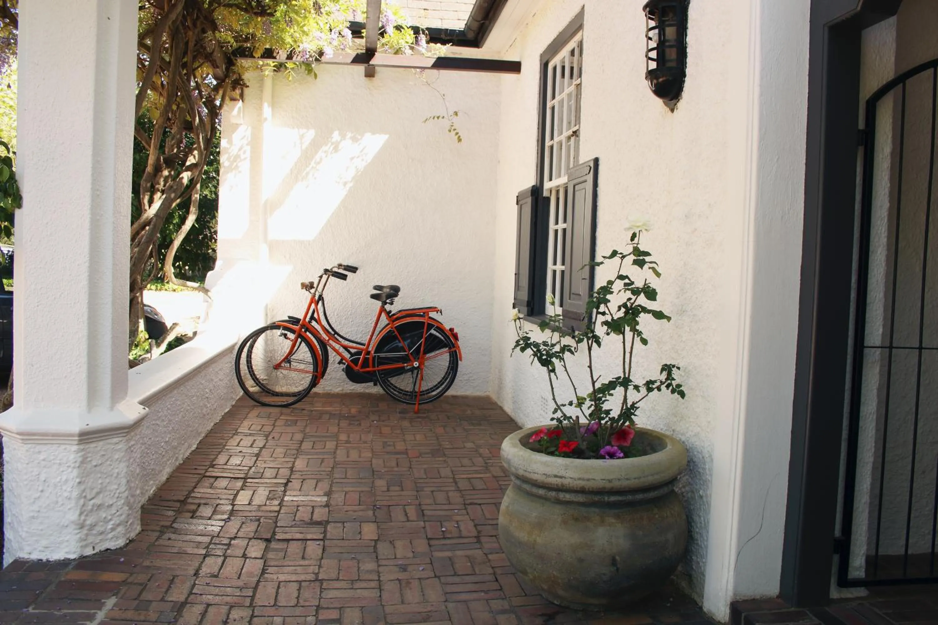 Facade/entrance in Albourne Guesthouse
